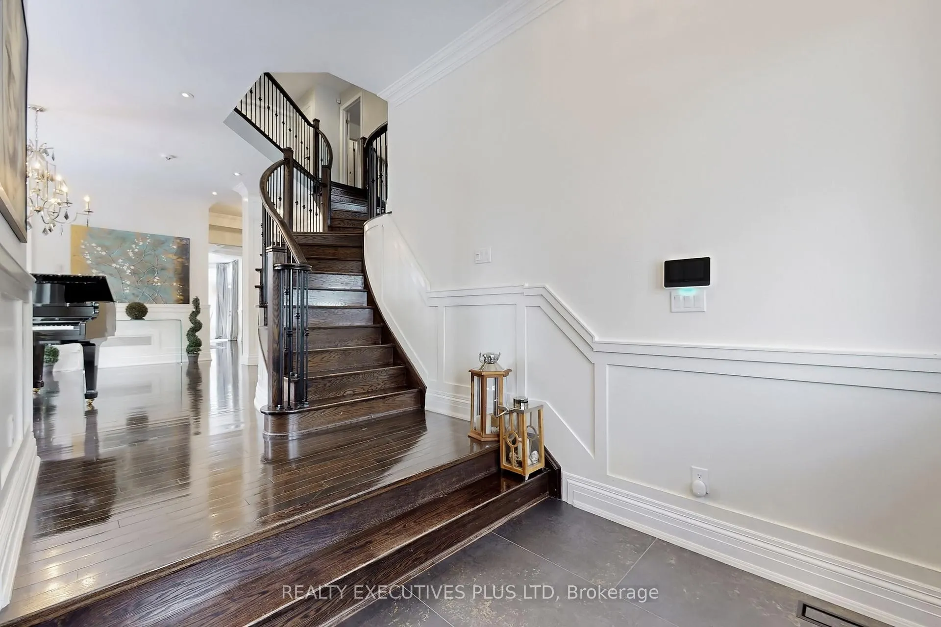 Photo 14 of 10 Sim Hill Crescent, King, King City — HOMEH