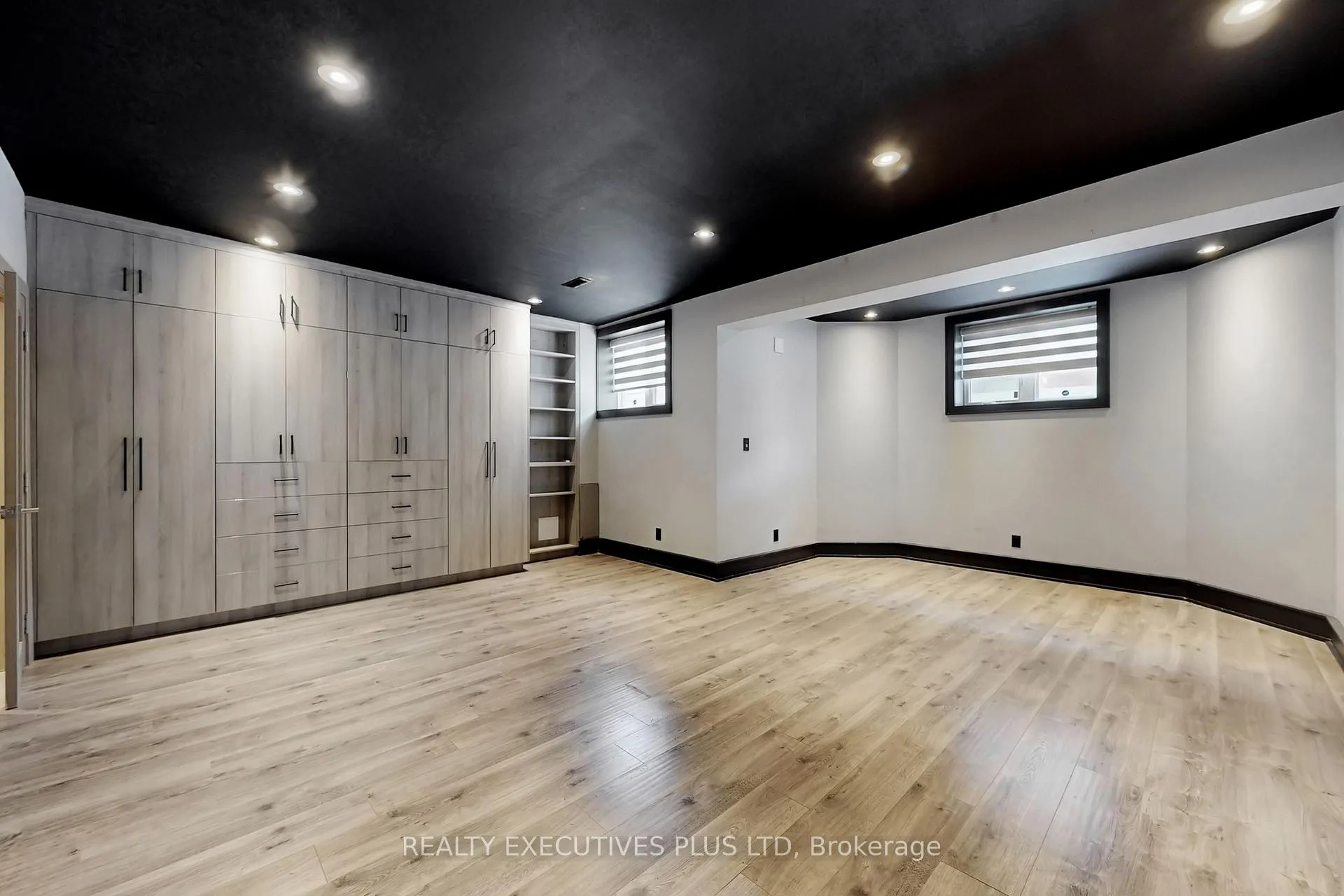Photo 32 of 10 Sim Hill Crescent, King, King City — HOMEH