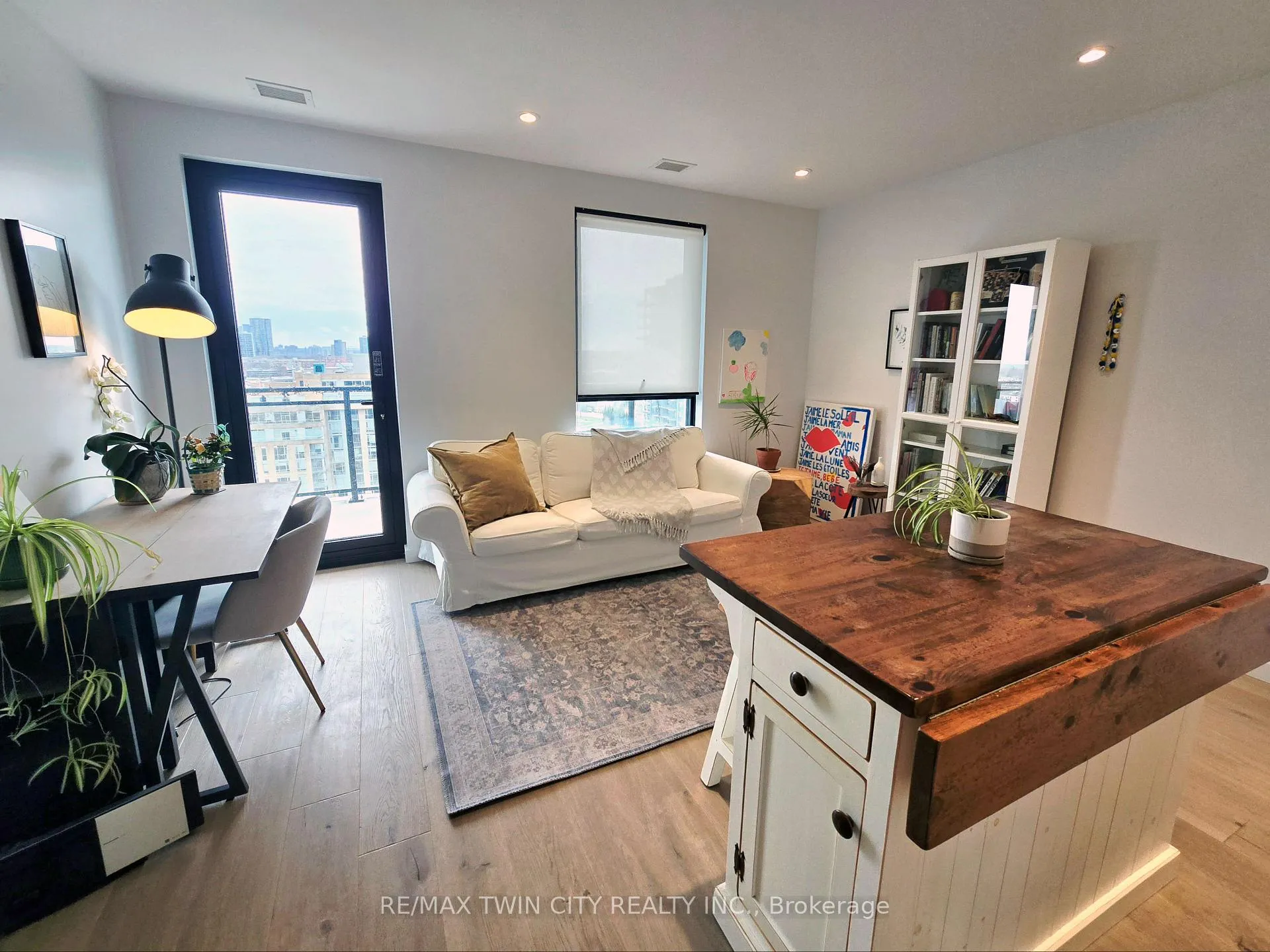 Photo 5 of Unit 1812, 181 King Street S, Waterloo, Uptown West — HOMEH