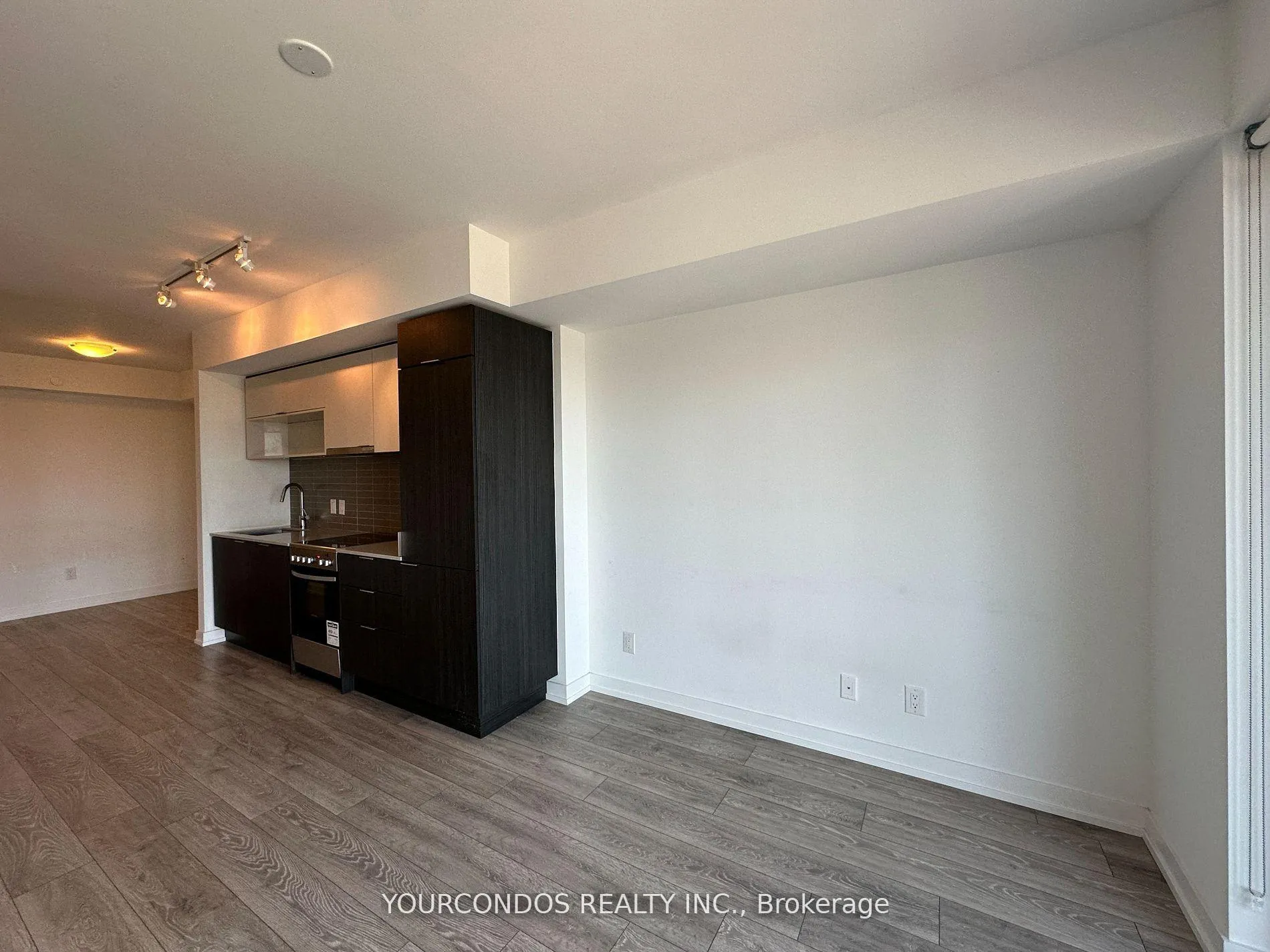 Photo 4 of Unit 806, 159 Wellesley Street E, Toronto, Cabbagetown-South St. James Town — HOMEH