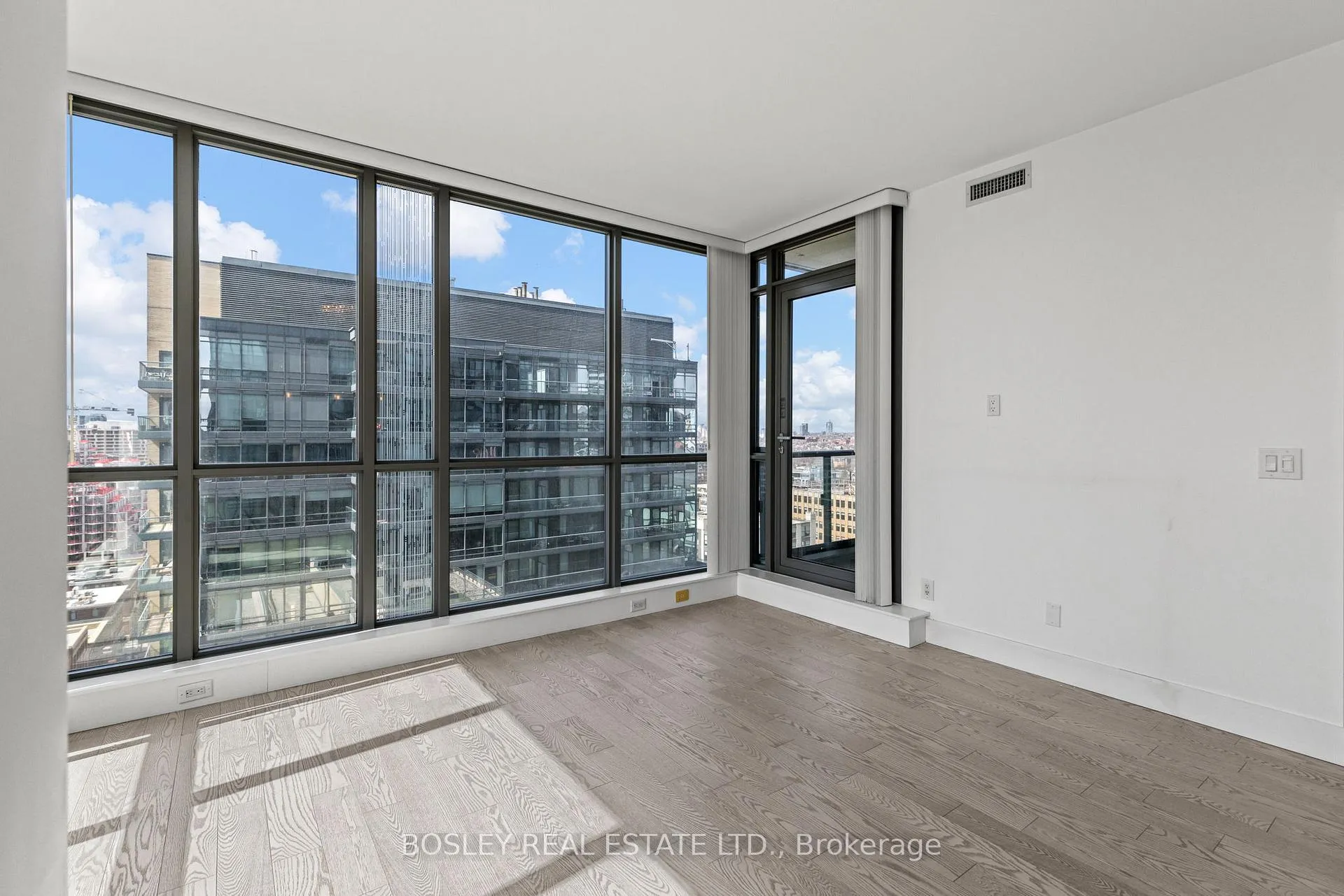 Photo 6 of Unit 1807, 8 Charlotte Street, Toronto, Waterfront Communities — HOMEH