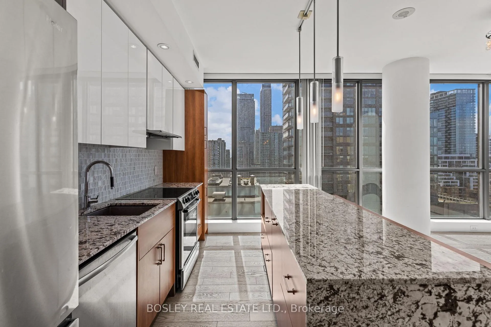 Photo 11 of Unit 1807, 8 Charlotte Street, Toronto, Waterfront Communities — HOMEH