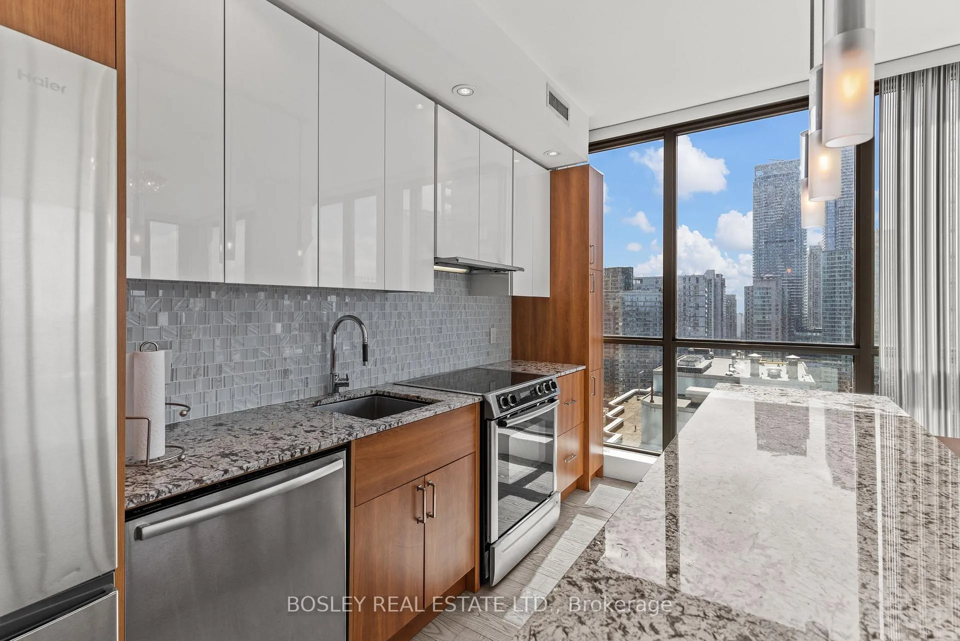 Photo 12 of Unit 1807, 8 Charlotte Street, Toronto, Waterfront Communities — HOMEH