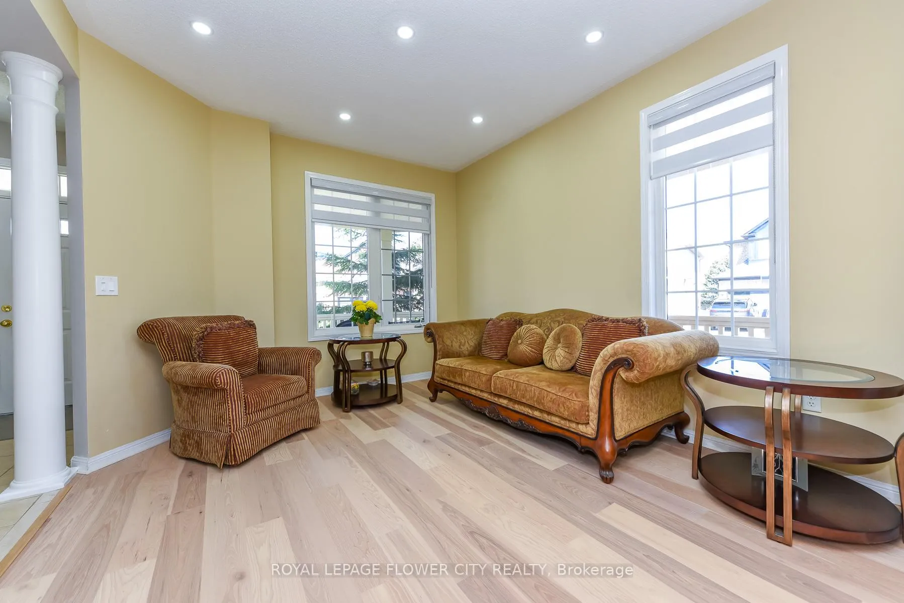 Photo 3 of 19 Maldives Crescent N, Brampton, Vales of Castlemore — HOMEH