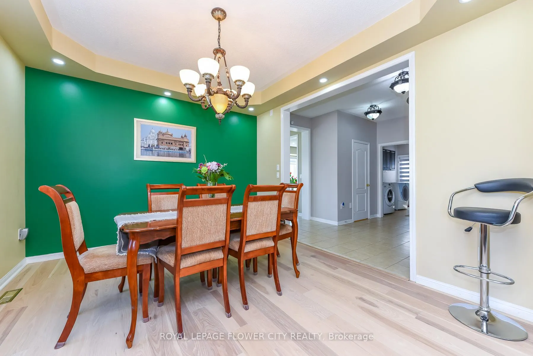 Photo 8 of 19 Maldives Crescent N, Brampton, Vales of Castlemore — HOMEH