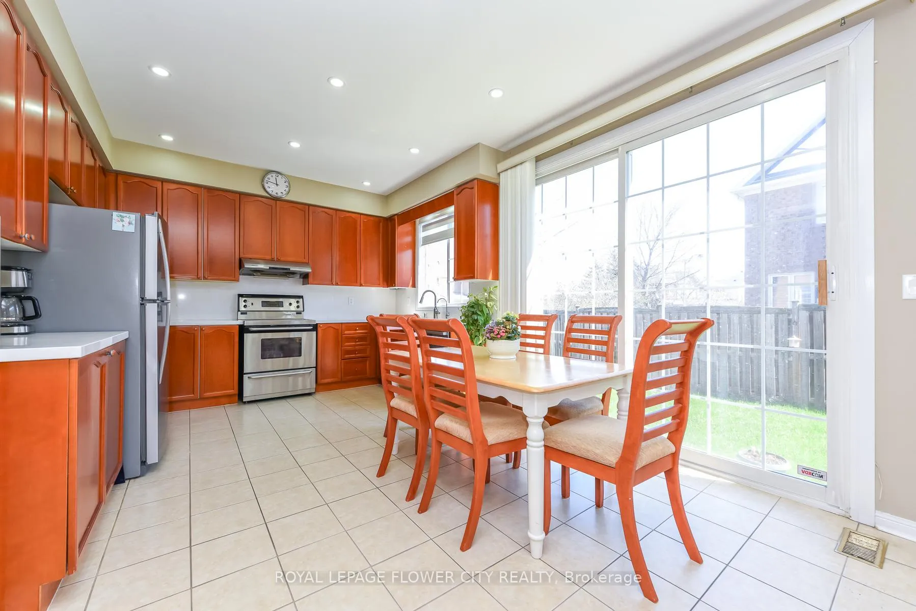 Photo 12 of 19 Maldives Crescent N, Brampton, Vales of Castlemore — HOMEH