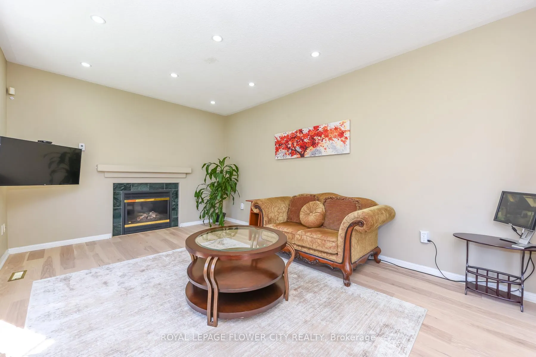 Photo 16 of 19 Maldives Crescent N, Brampton, Vales of Castlemore — HOMEH