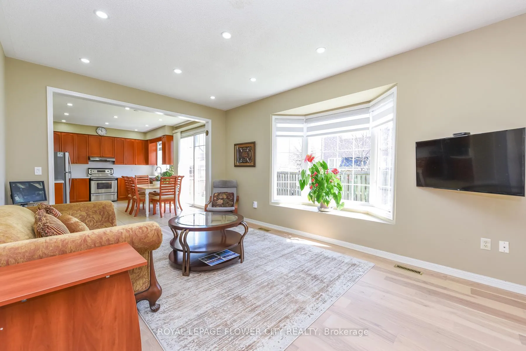 Photo 17 of 19 Maldives Crescent N, Brampton, Vales of Castlemore — HOMEH