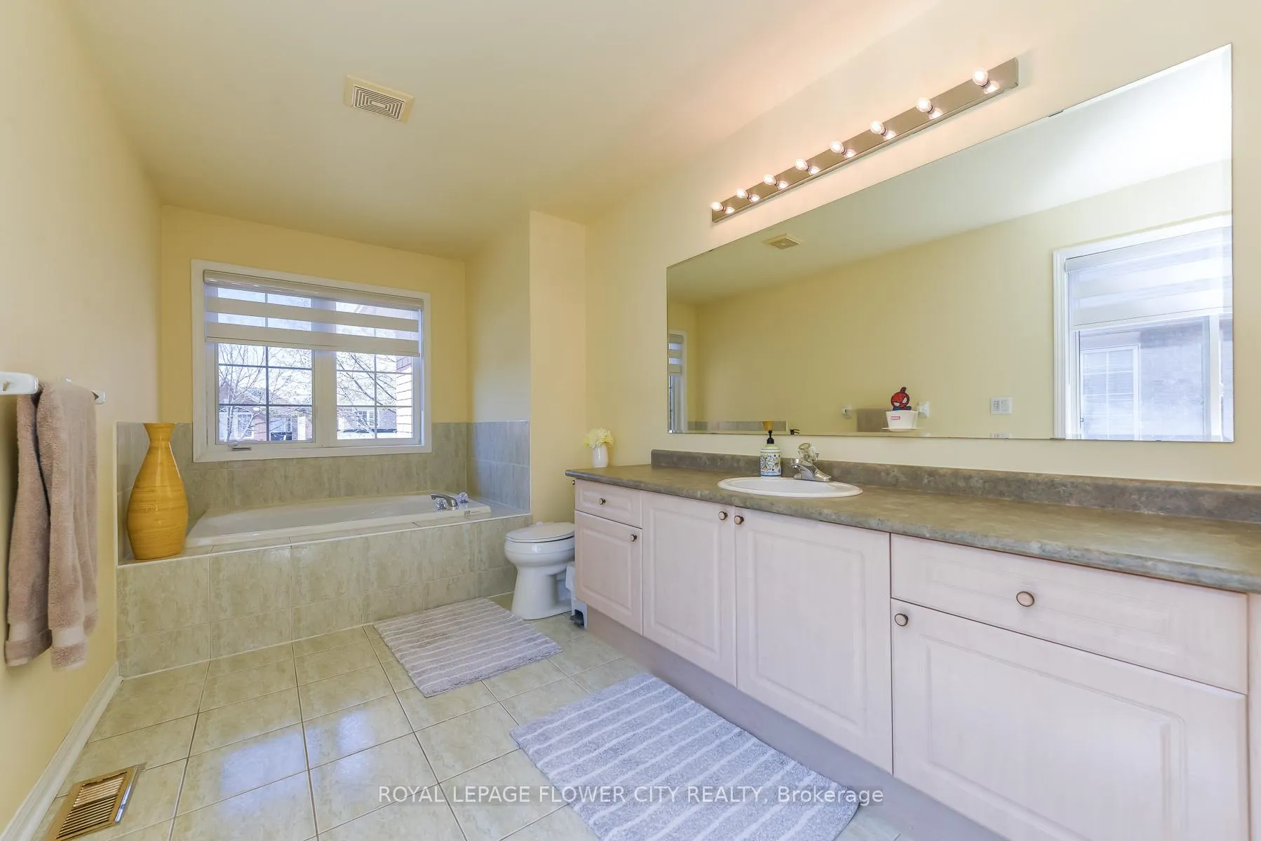 Photo 30 of 19 Maldives Crescent N, Brampton, Vales of Castlemore — HOMEH