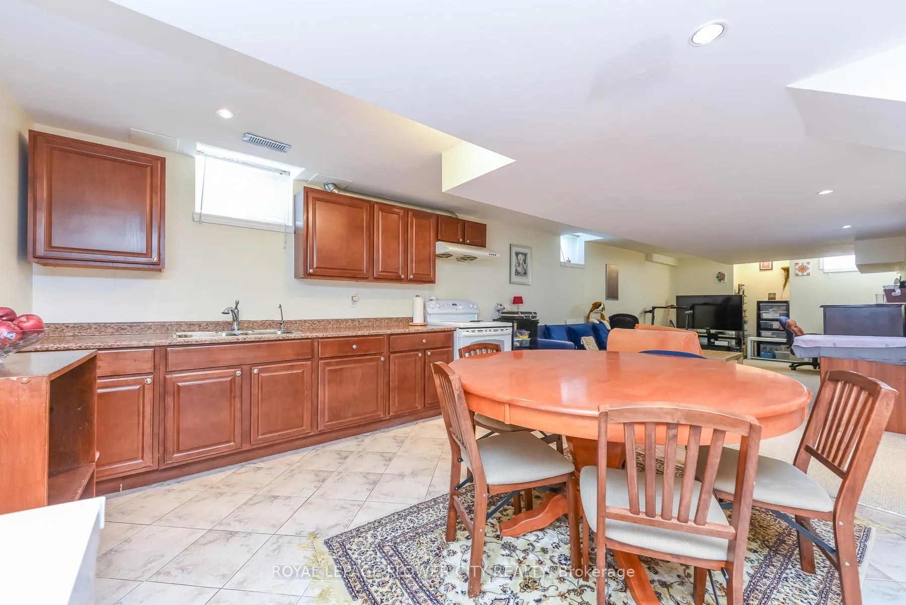 Photo 34 of 19 Maldives Crescent N, Brampton, Vales of Castlemore — HOMEH