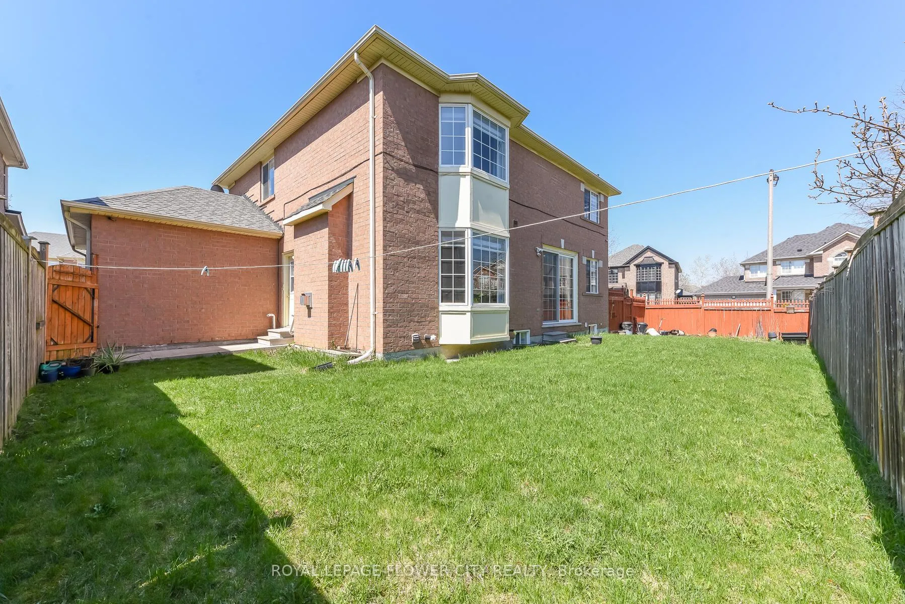 Photo 43 of 19 Maldives Crescent N, Brampton, Vales of Castlemore — HOMEH