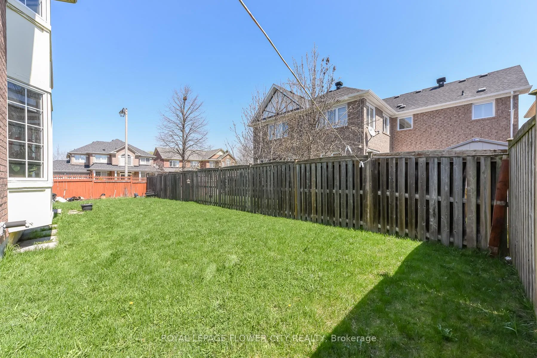 Photo 44 of 19 Maldives Crescent N, Brampton, Vales of Castlemore — HOMEH