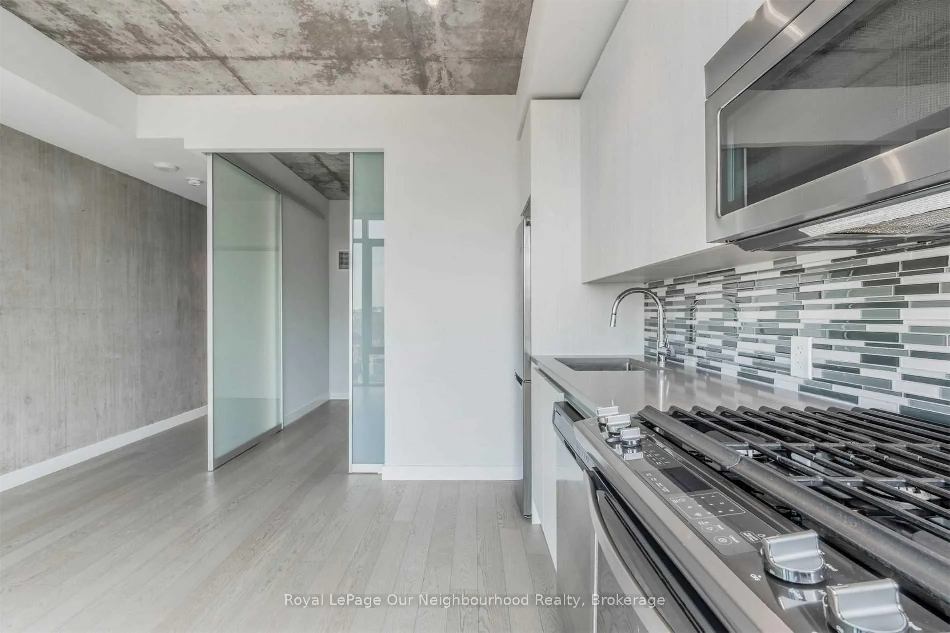Photo 6 of Unit 806, 111 Bathurst Street, Toronto, Waterfront Communities — HOMEH