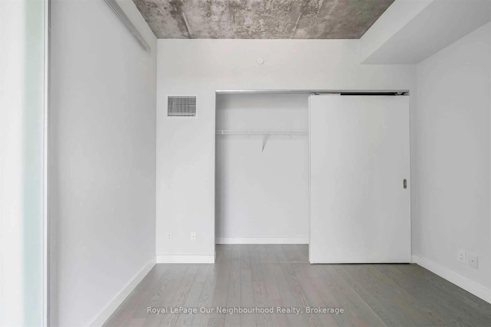 Photo 7 of Unit 806, 111 Bathurst Street, Toronto, Waterfront Communities — HOMEH