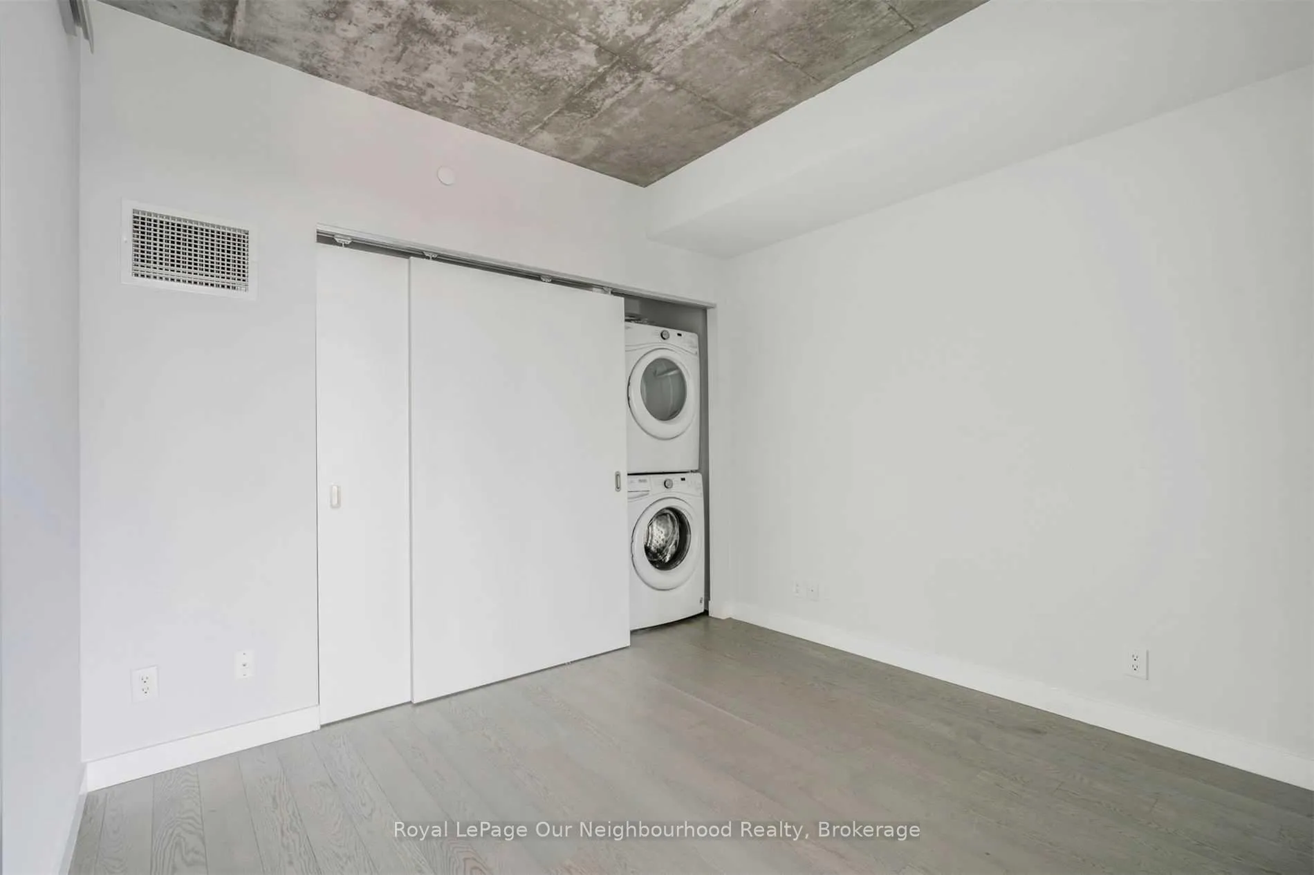 Photo 8 of Unit 806, 111 Bathurst Street, Toronto, Waterfront Communities — HOMEH