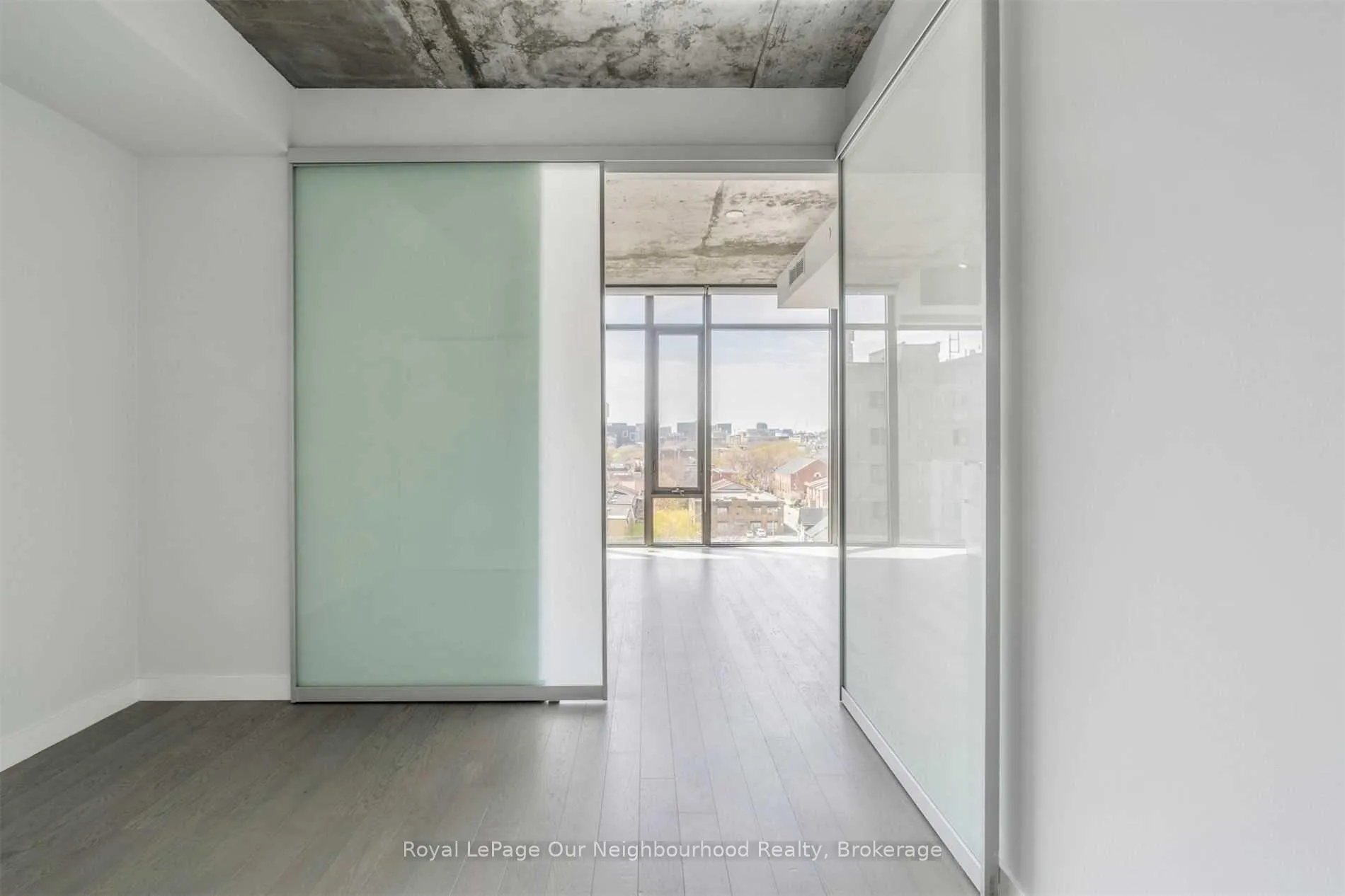 Photo 10 of Unit 806, 111 Bathurst Street, Toronto, Waterfront Communities — HOMEH