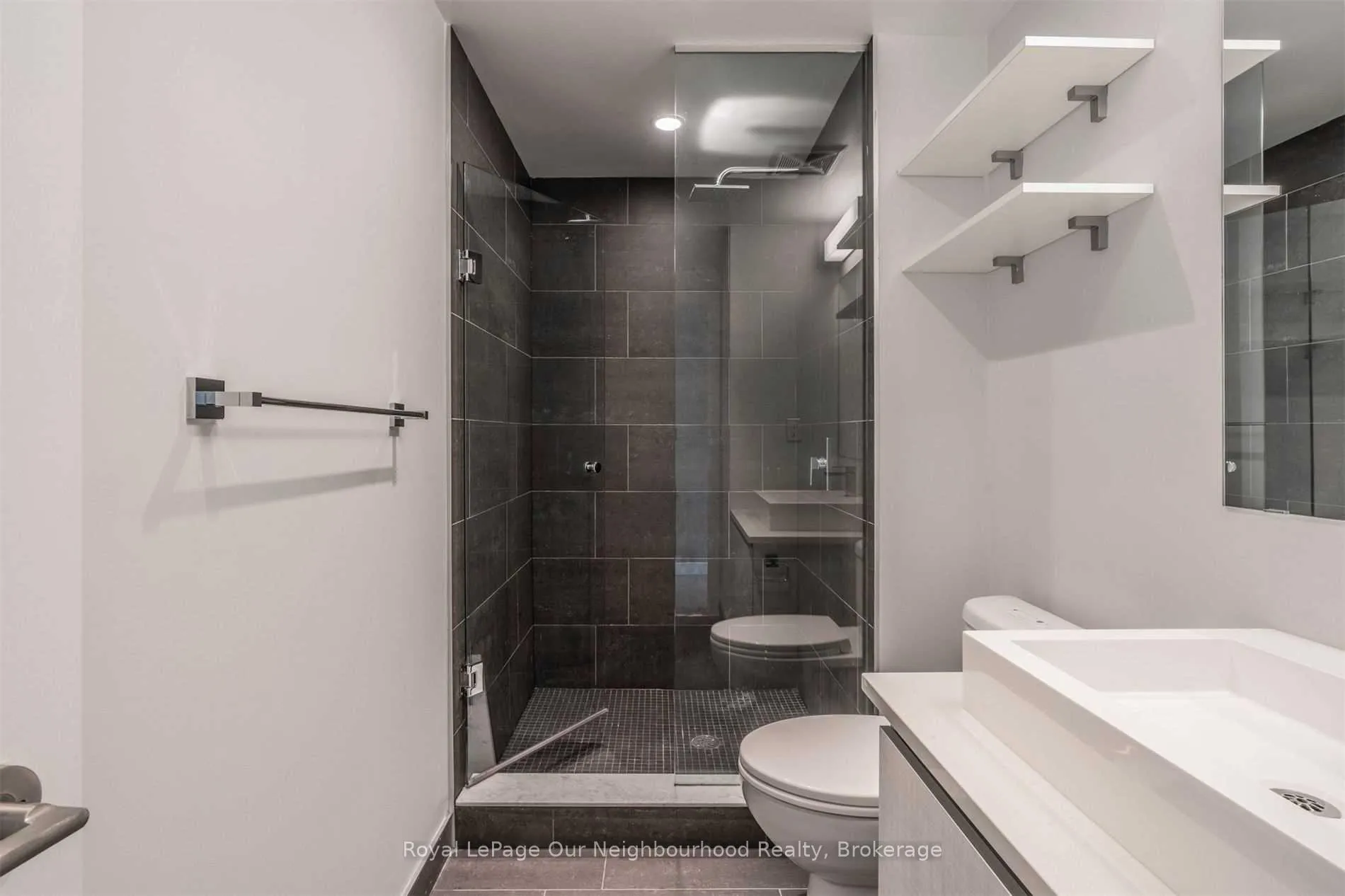 Photo 12 of Unit 806, 111 Bathurst Street, Toronto, Waterfront Communities — HOMEH