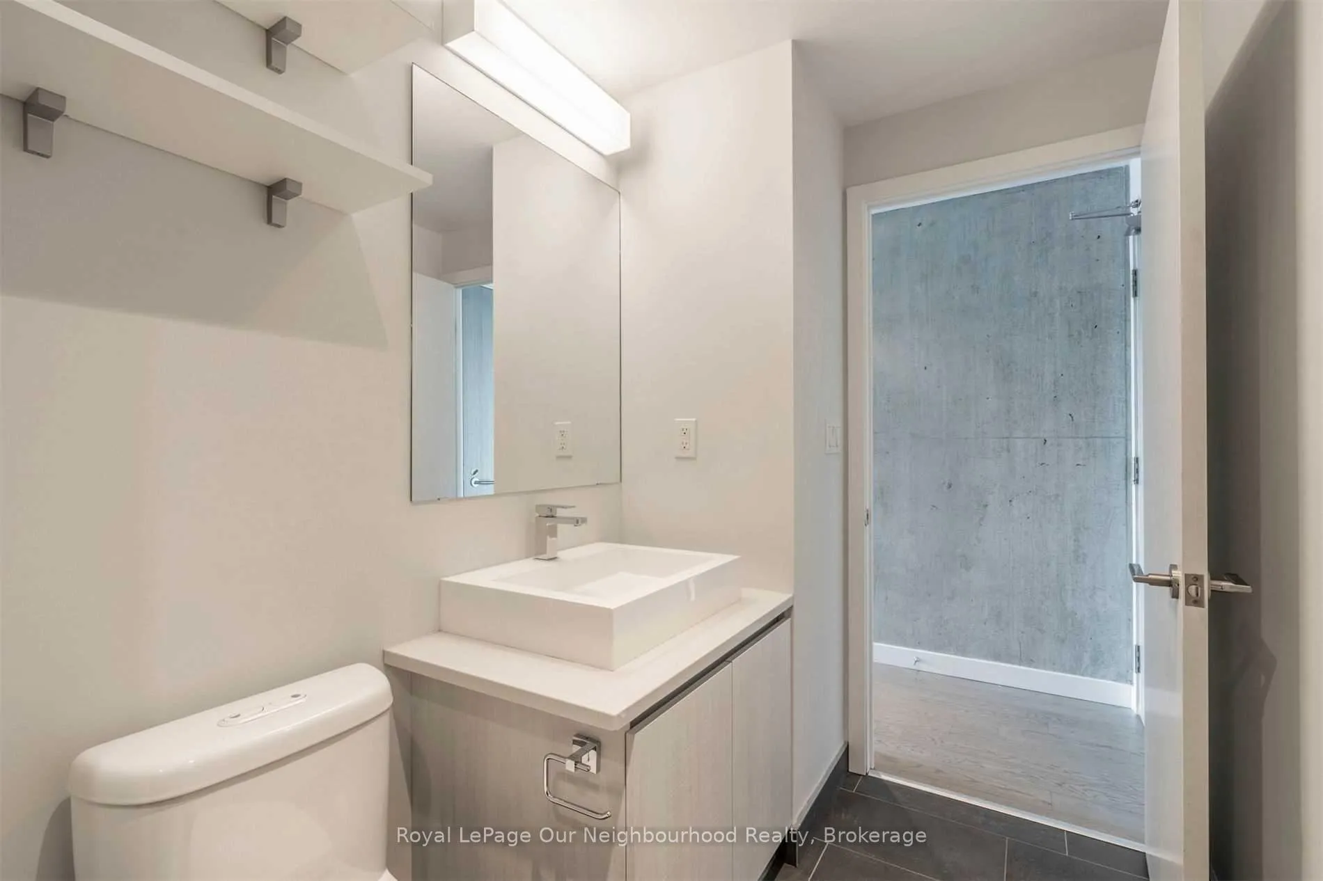 Photo 13 of Unit 806, 111 Bathurst Street, Toronto, Waterfront Communities — HOMEH