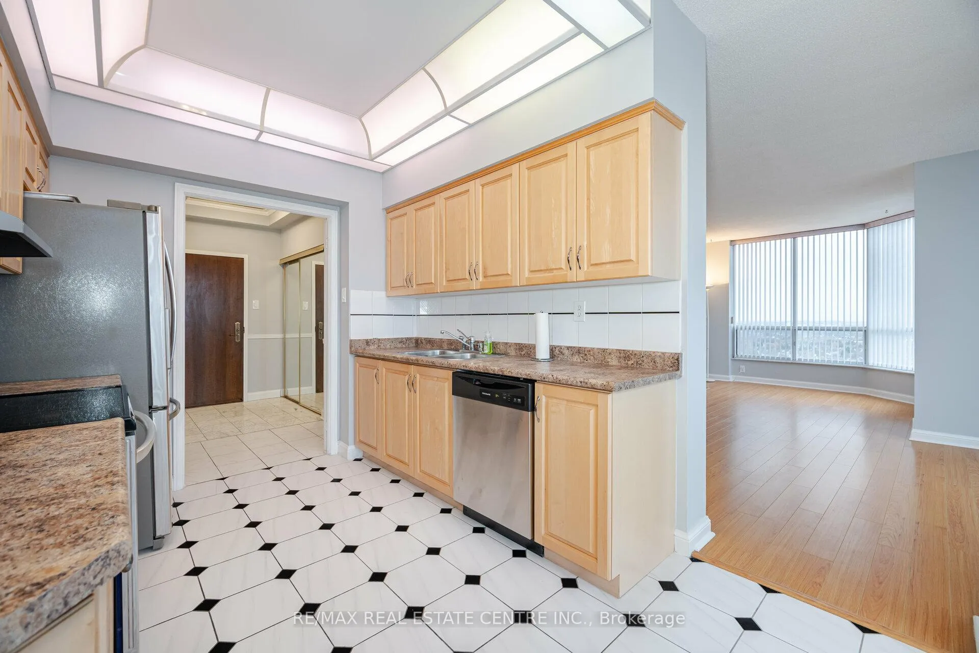 Photo 8 of Unit PH 2502, 22 Hanover Road, Brampton, Queen Street Corridor — HOMEH