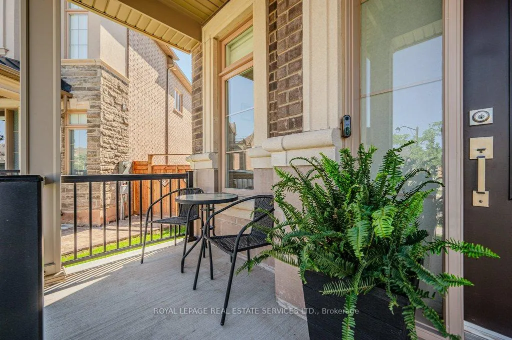 Photo 5 of 2383 Irene Crescent, Oakville, Glen Abbey — HOMEH