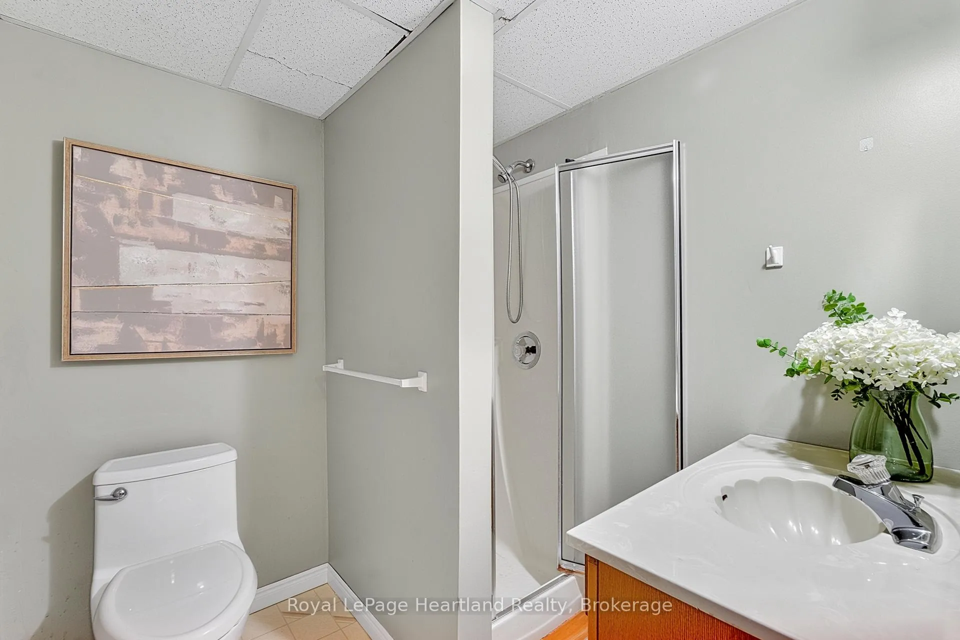 Photo 33 of 106 Oxford Street, Goderich, Goderich (Town) — HOMEH