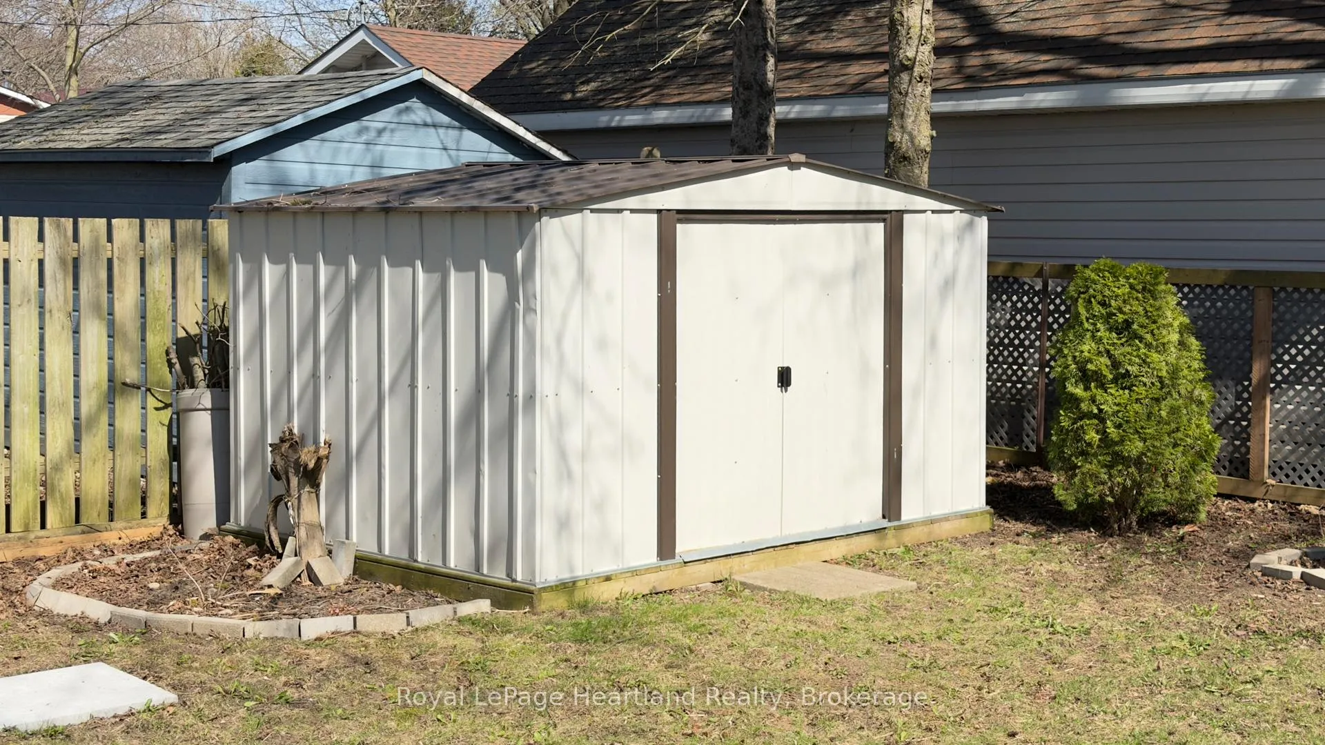 Photo 44 of 106 Oxford Street, Goderich, Goderich (Town) — HOMEH