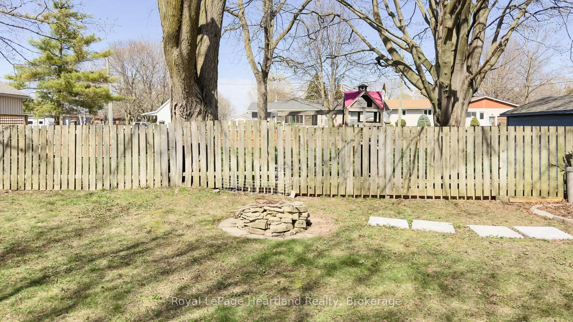 Photo 45 of 106 Oxford Street, Goderich, Goderich (Town) — HOMEH