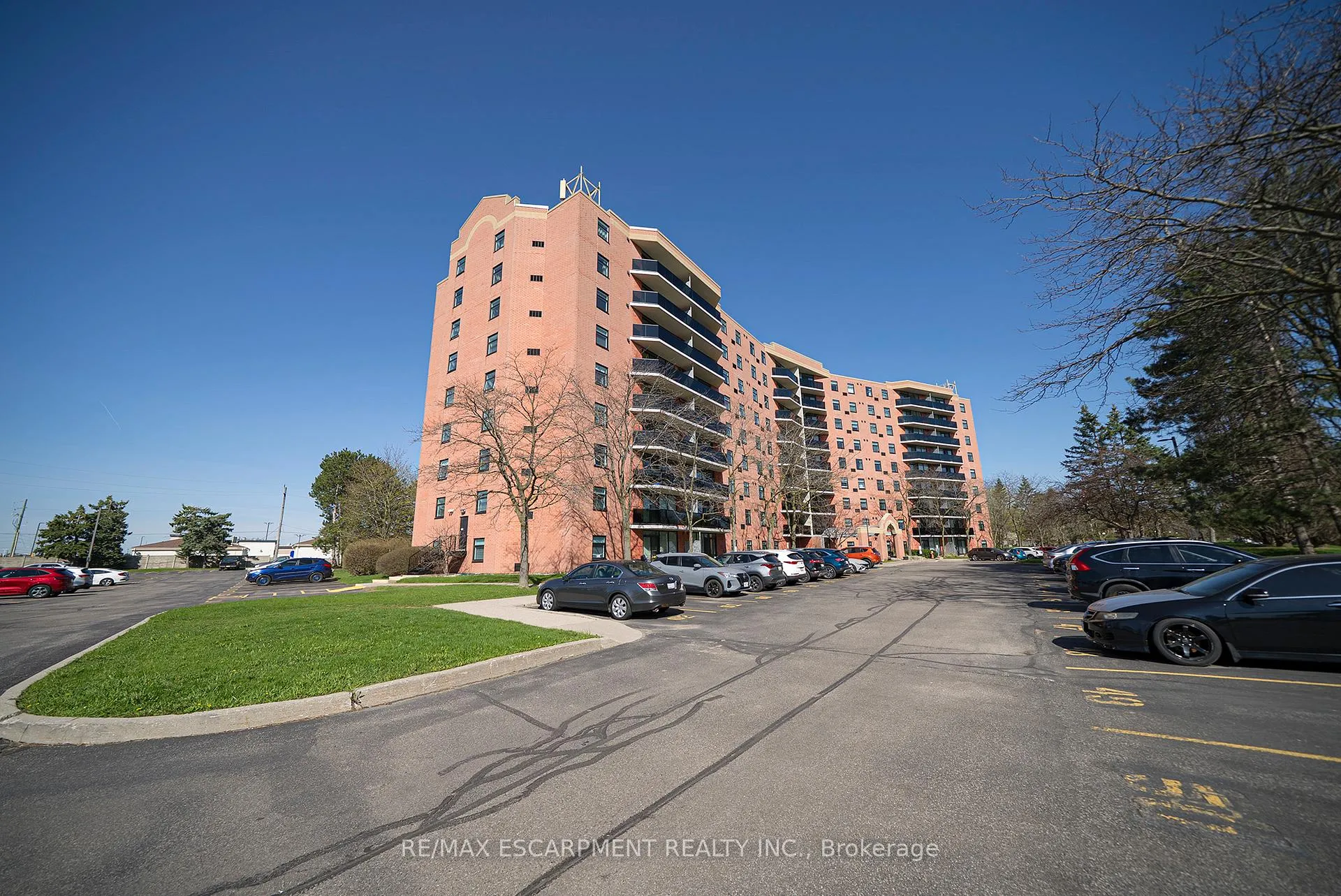 Front of Unit 715, 9 Bonheur Court
