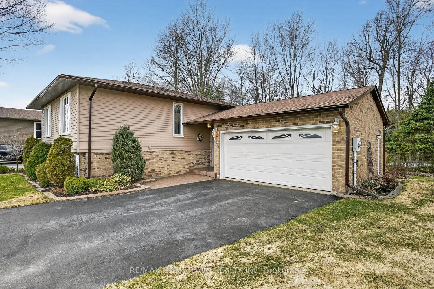 Photo 2 of 56 Cambridge Crescent, Brockville — HOMEH