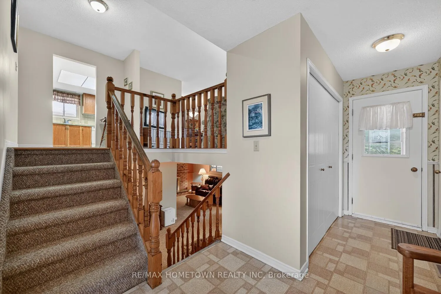 Photo 5 of 56 Cambridge Crescent, Brockville — HOMEH