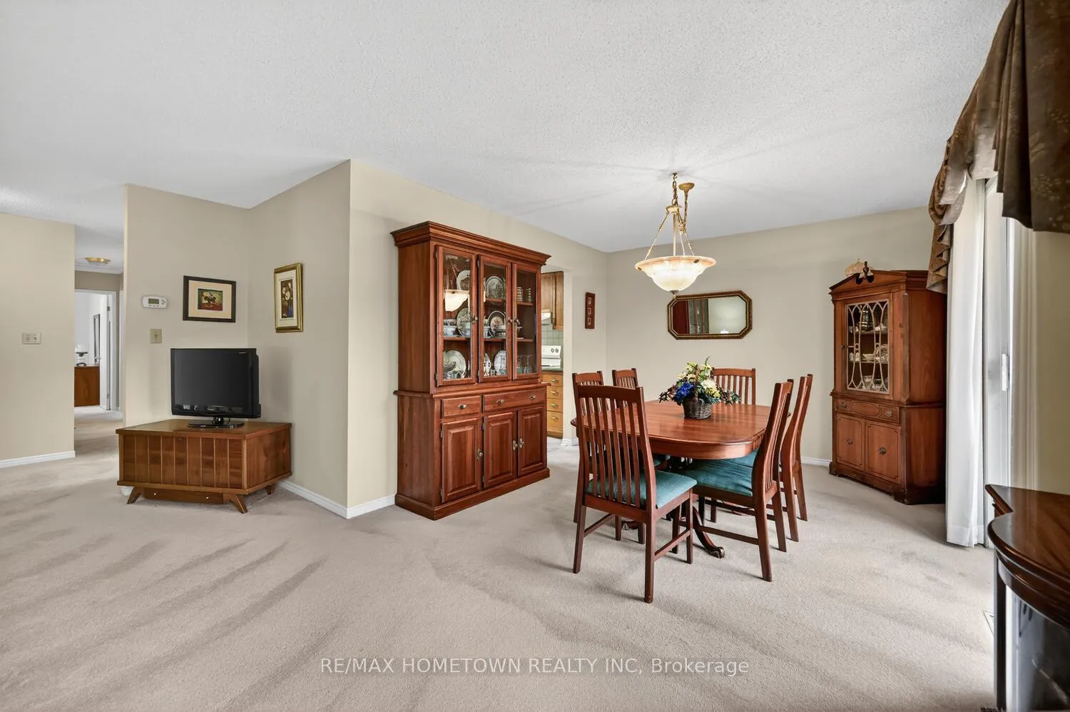 Photo 11 of 56 Cambridge Crescent, Brockville — HOMEH
