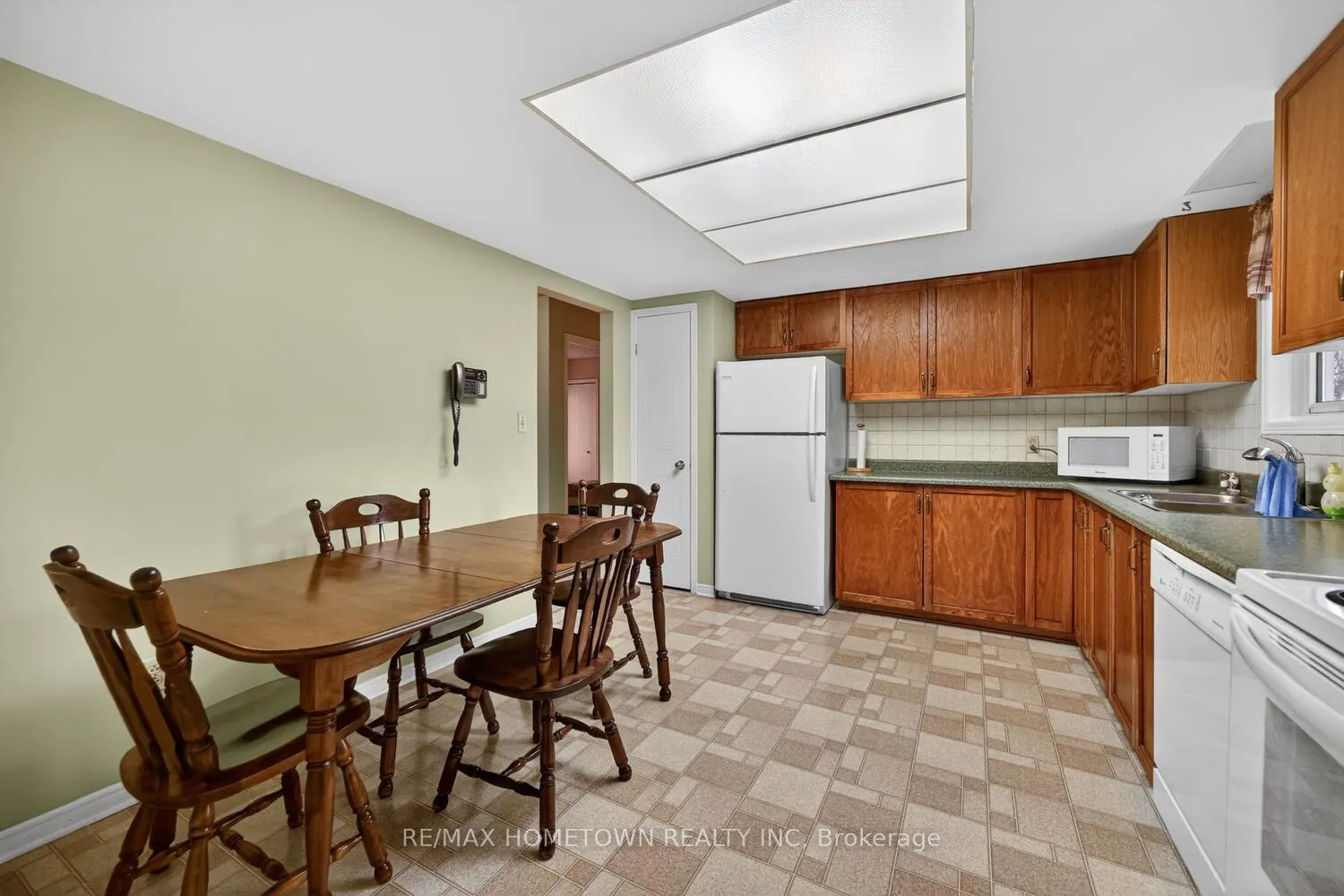 Photo 13 of 56 Cambridge Crescent, Brockville — HOMEH
