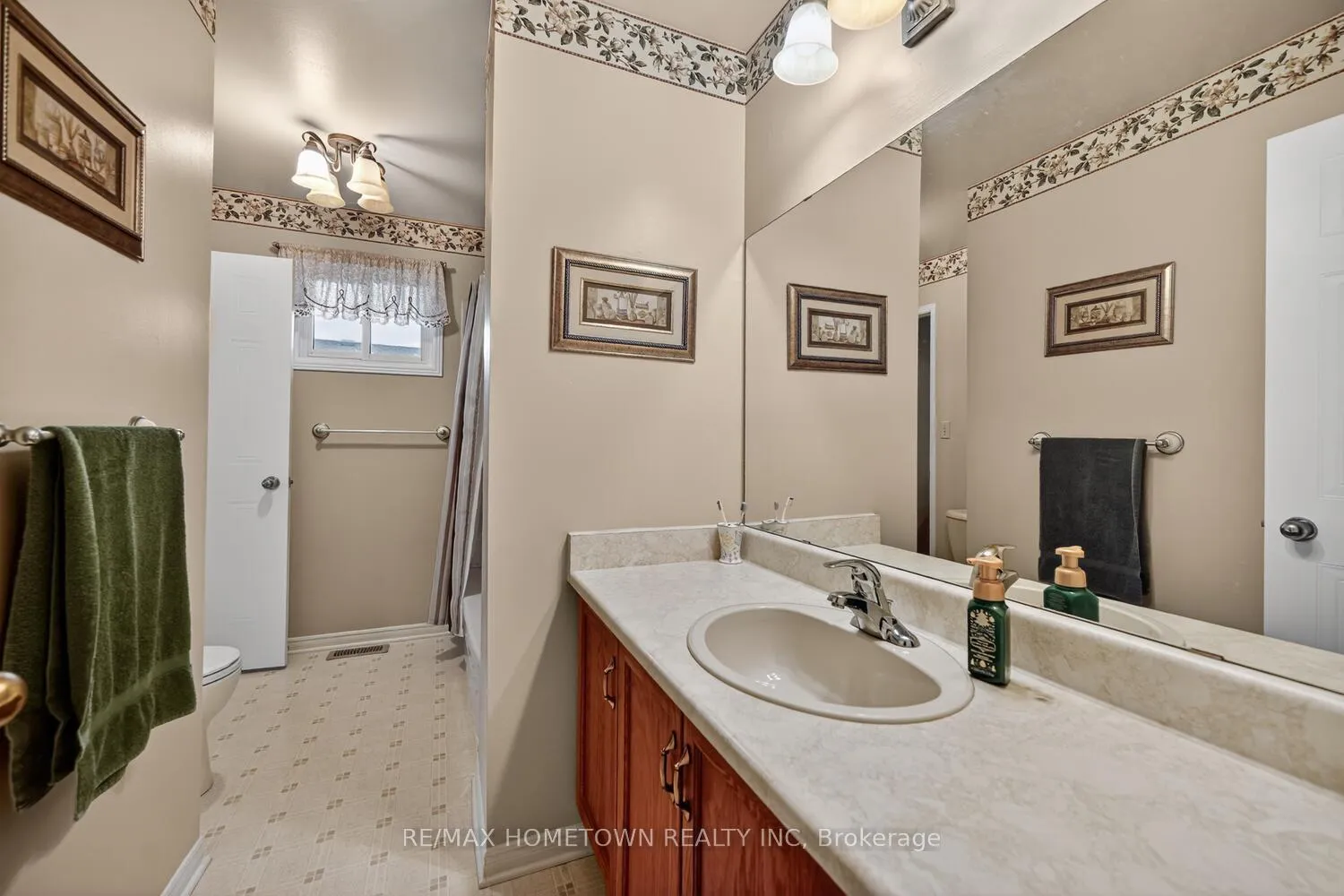 Photo 20 of 56 Cambridge Crescent, Brockville — HOMEH