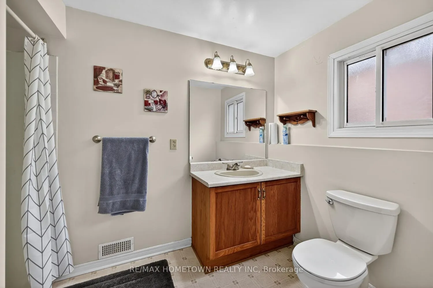 Photo 24 of 56 Cambridge Crescent, Brockville — HOMEH