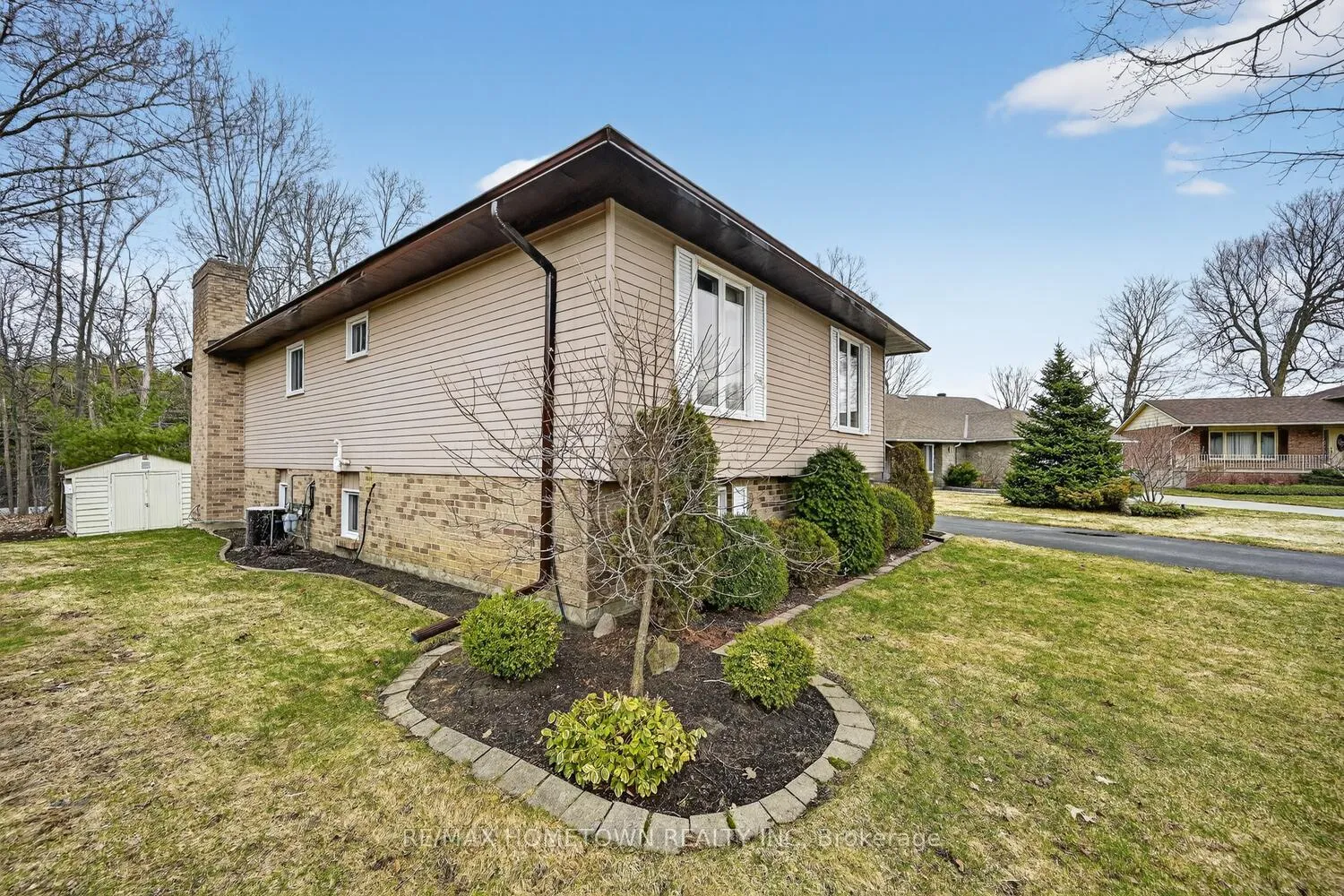 Photo 32 of 56 Cambridge Crescent, Brockville — HOMEH