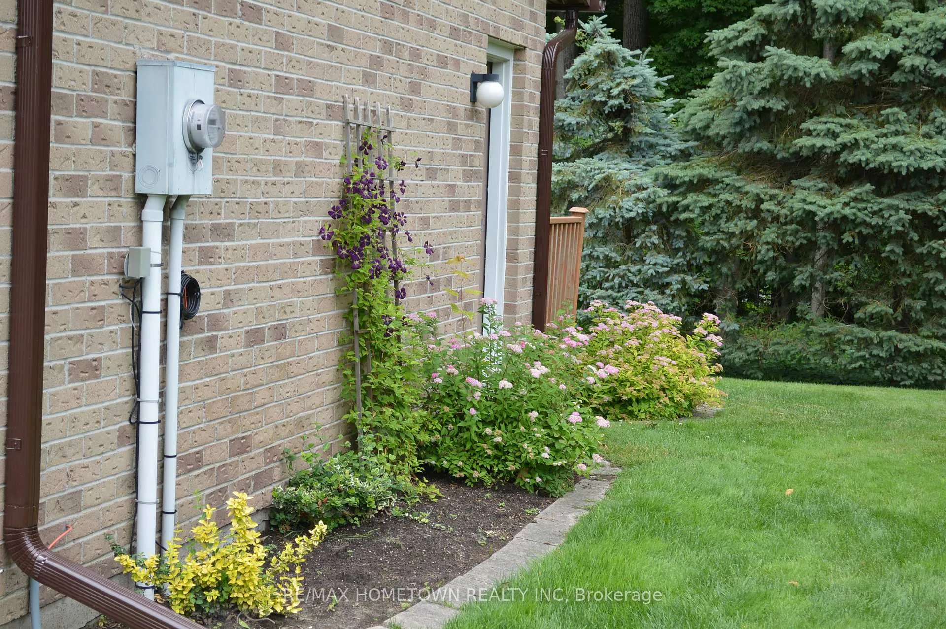 Photo 45 of 56 Cambridge Crescent, Brockville — HOMEH