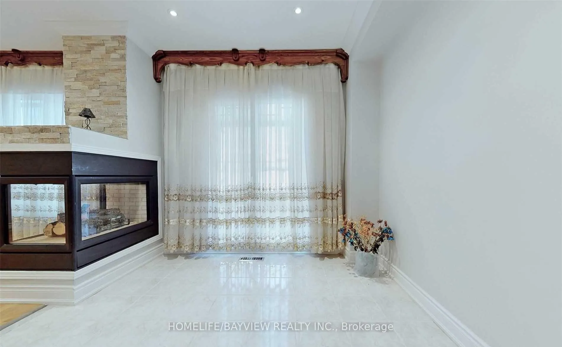 Photo 5 of 35 Wedgewood (first and second floor) Place, Vaughan, Concord — HOMEH