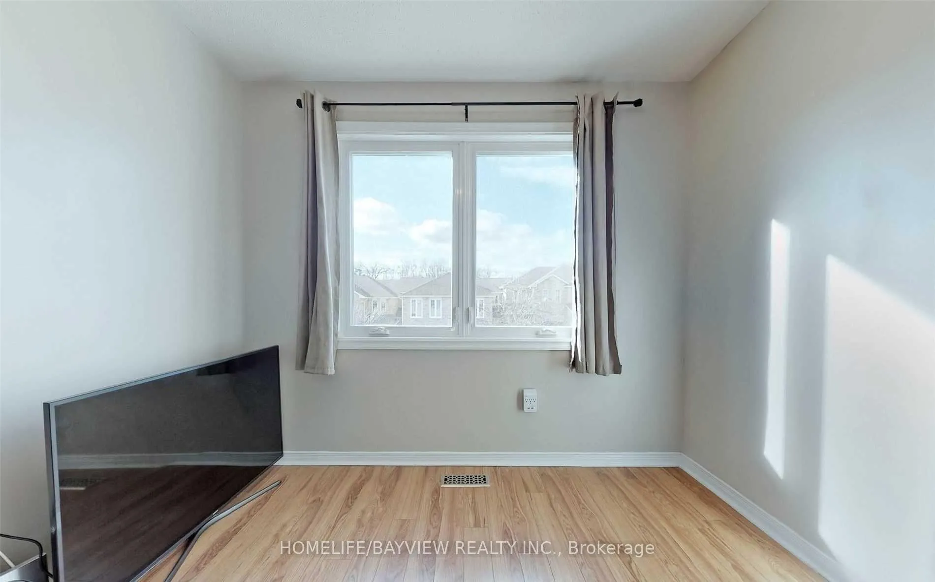 Photo 6 of 35 Wedgewood (first and second floor) Place, Vaughan, Concord — HOMEH