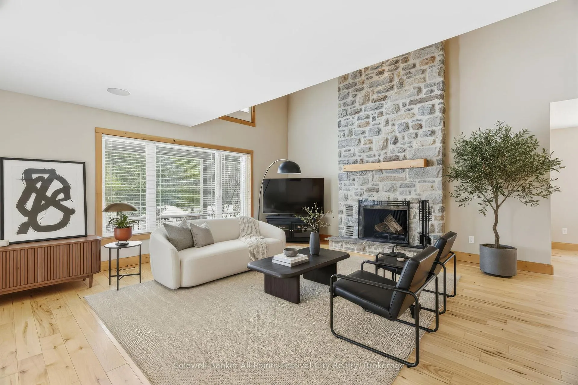 Photo 8 of 35 Jane Street, Bluewater, Bayfield — HOMEH