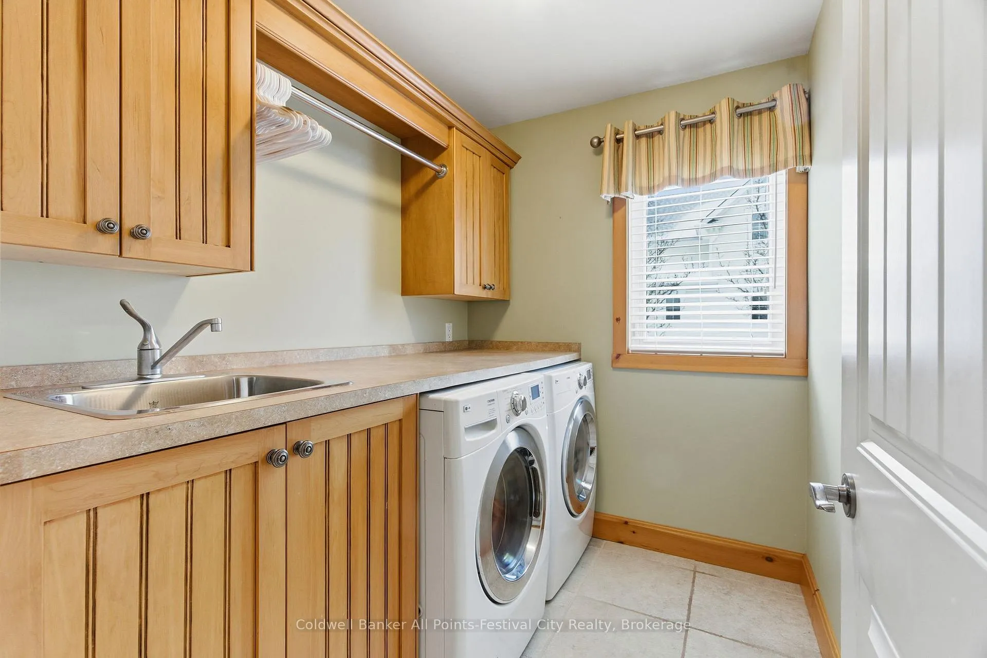 Photo 20 of 35 Jane Street, Bluewater, Bayfield — HOMEH