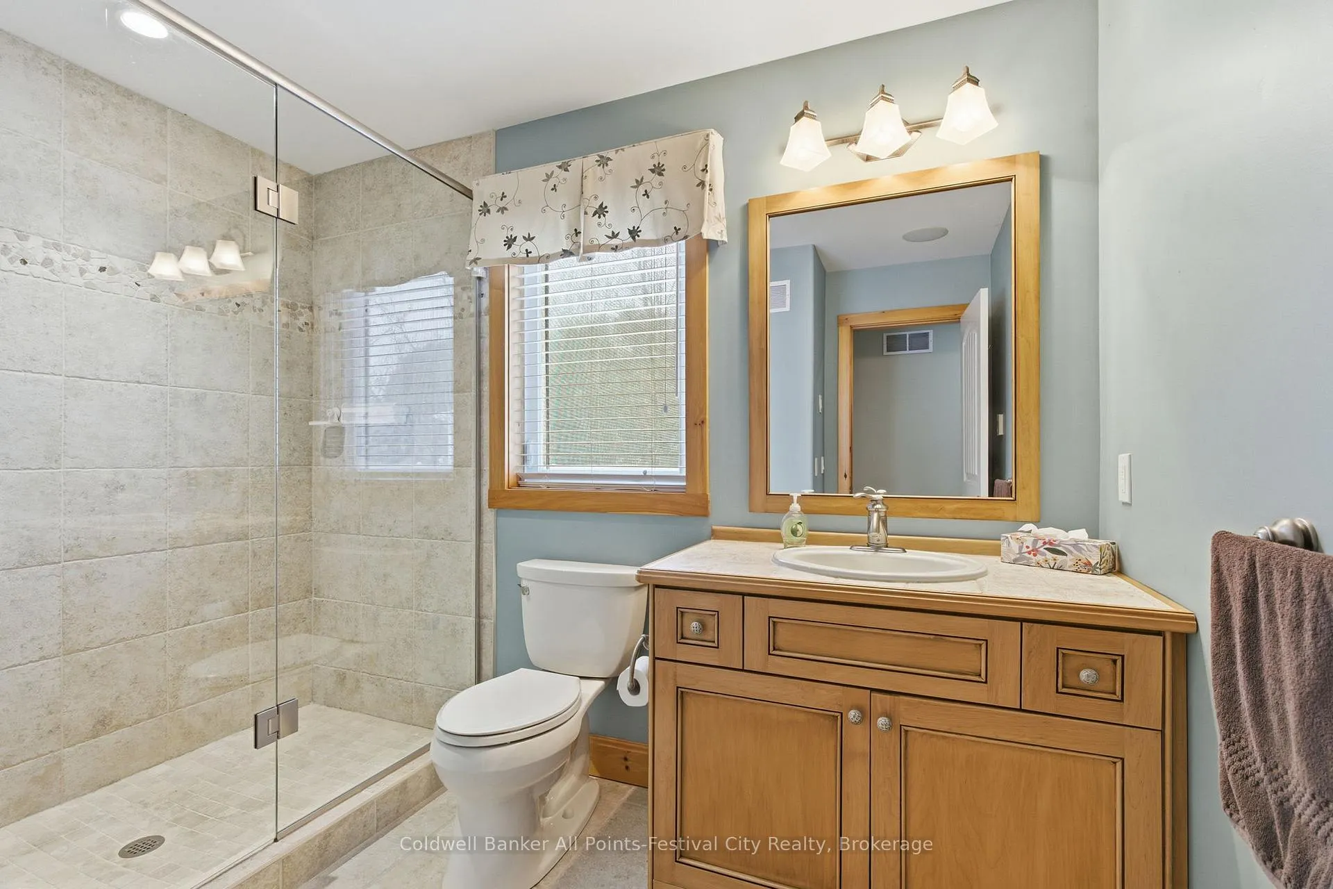 Photo 25 of 35 Jane Street, Bluewater, Bayfield — HOMEH