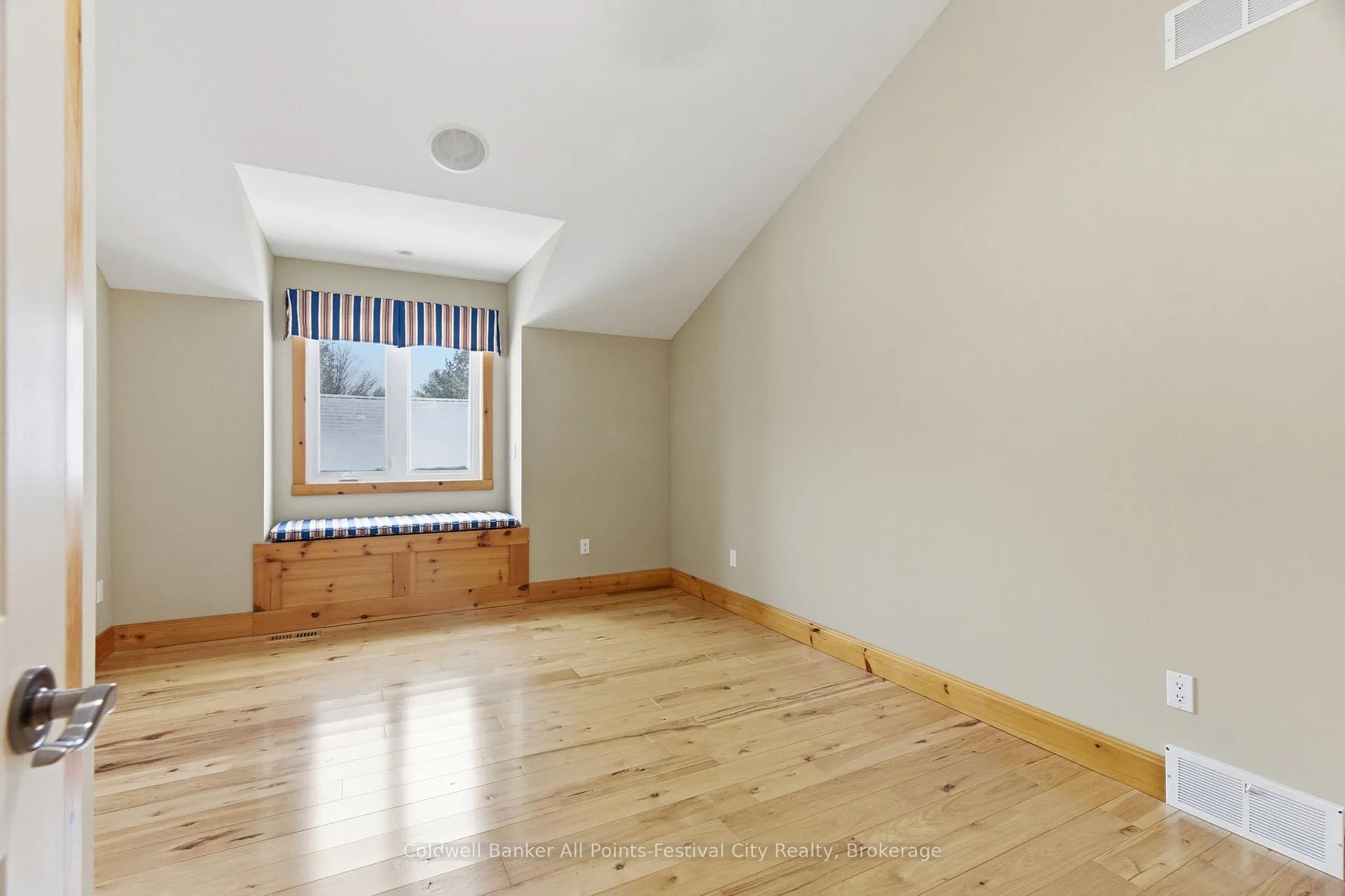Photo 31 of 35 Jane Street, Bluewater, Bayfield — HOMEH