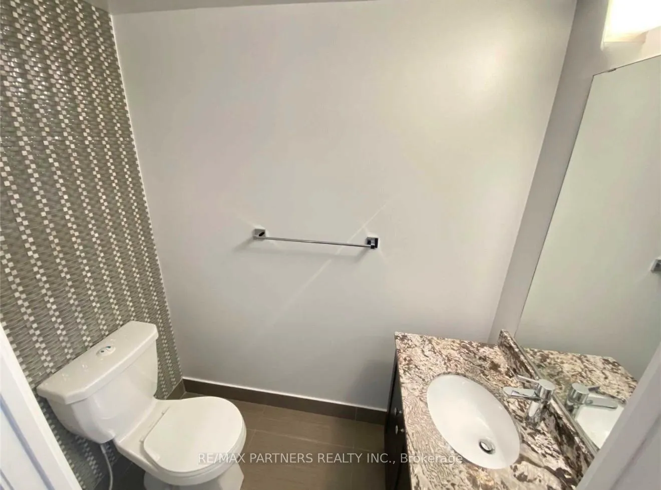 Photo 8 of Unit Ph16, 370 Highway 7 Road E, Richmond Hill, Doncrest — HOMEH