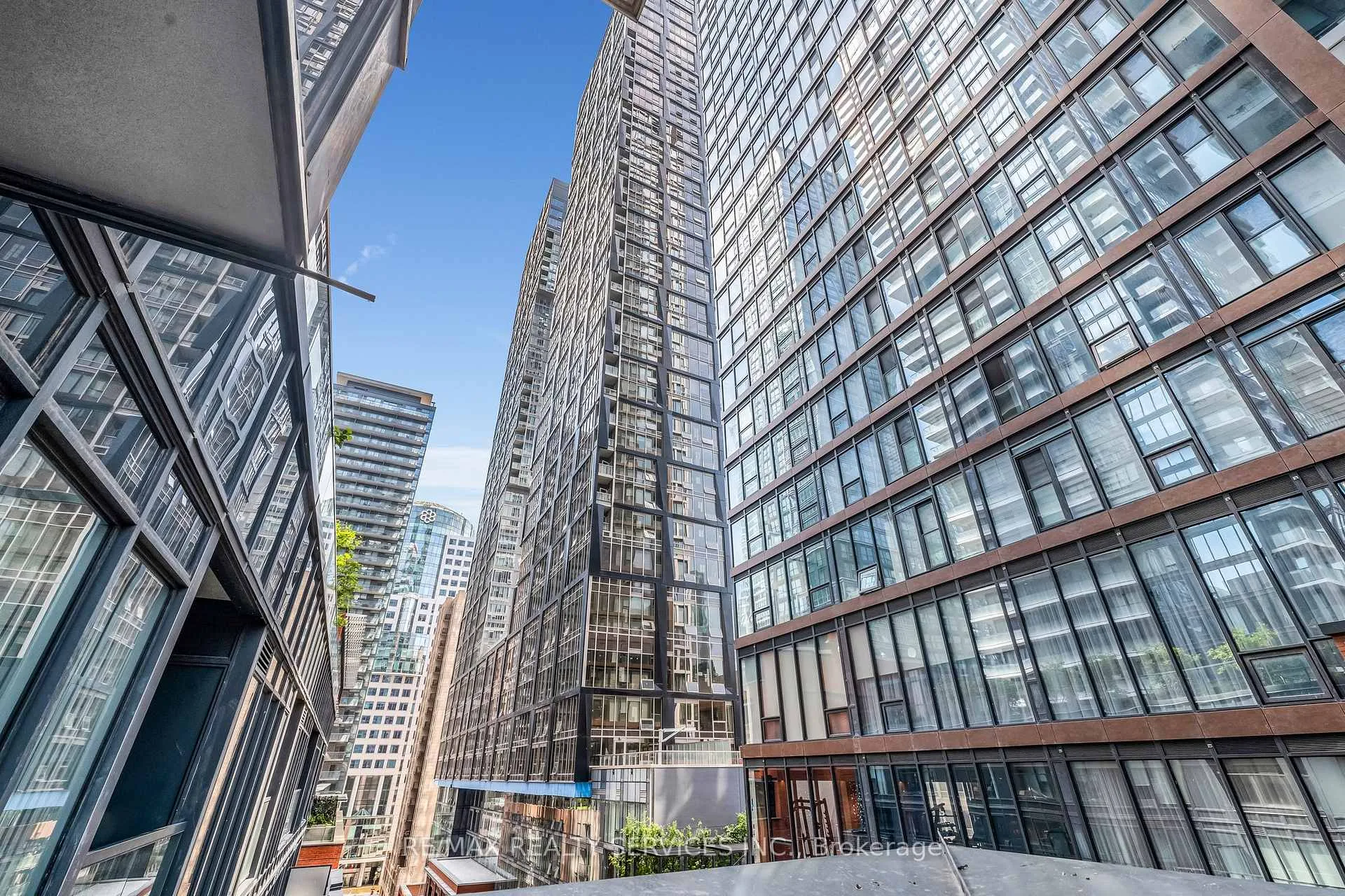 Photo 1 of Unit 915, 115 Blue Jays Way, Toronto, Waterfront Communities — HOMEH