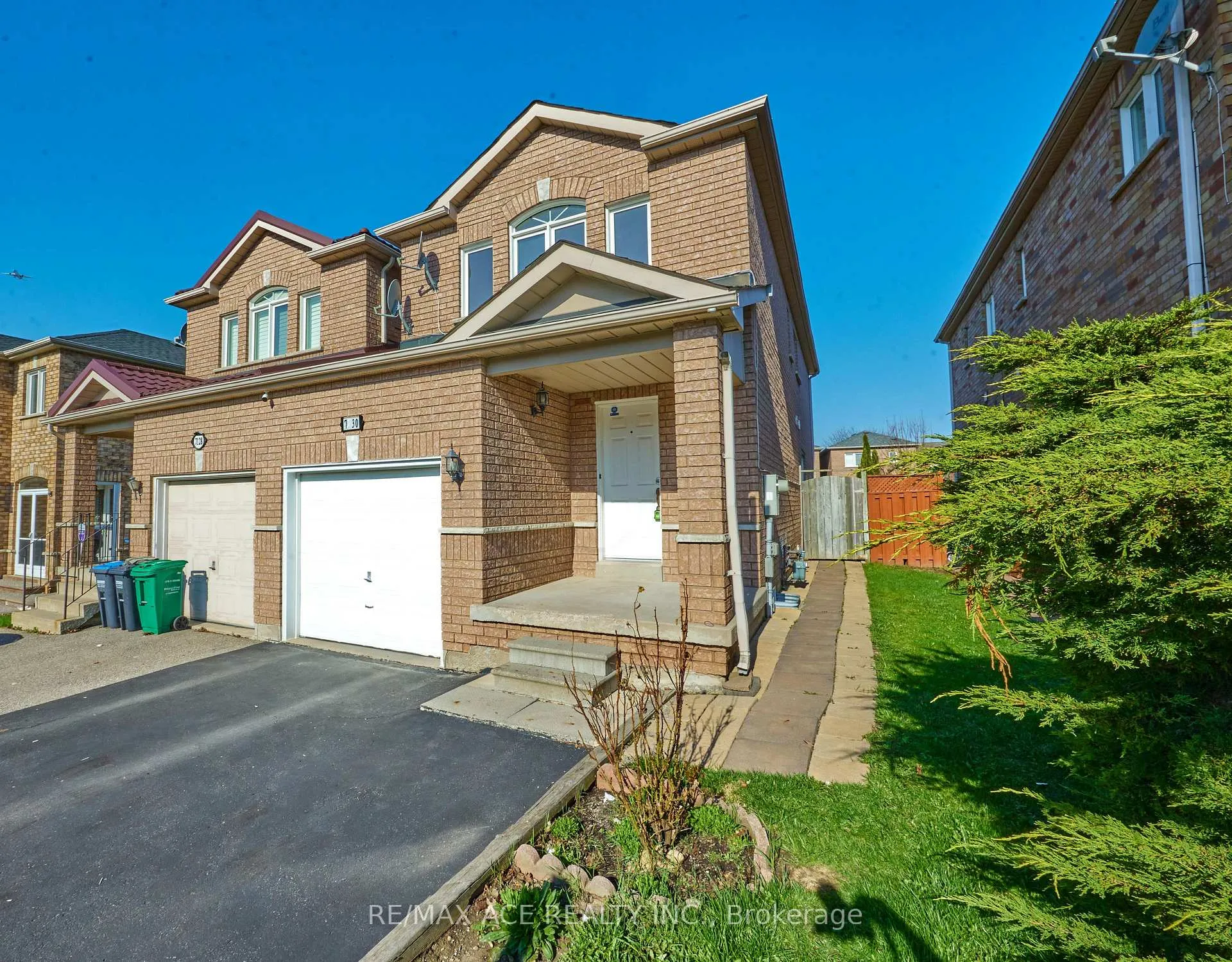 Photo 3 of 7130 Para Place, Mississauga, Meadowvale Village — HOMEH