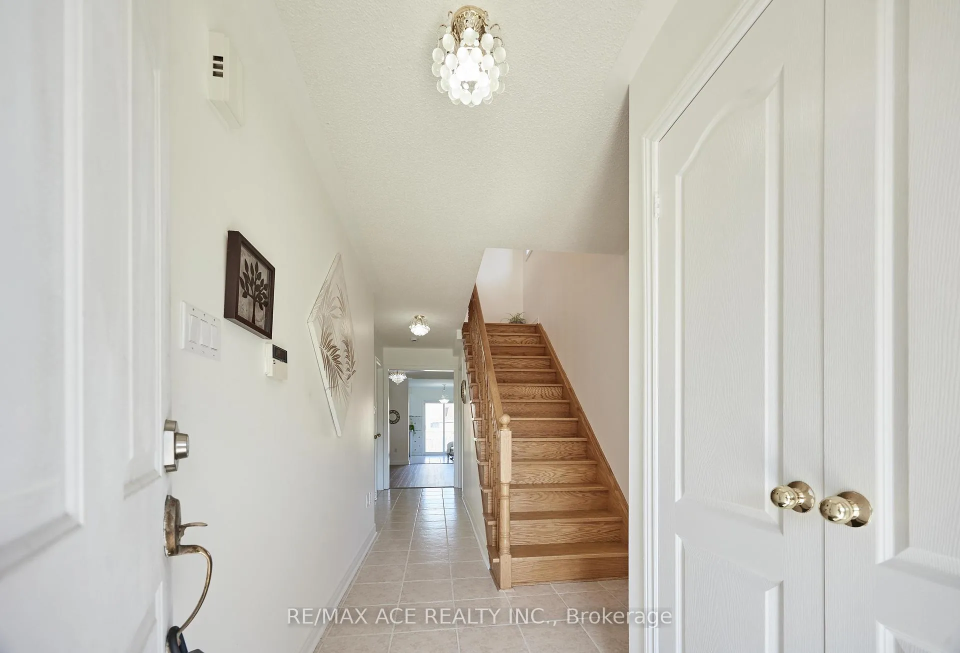 Photo 4 of 7130 Para Place, Mississauga, Meadowvale Village — HOMEH