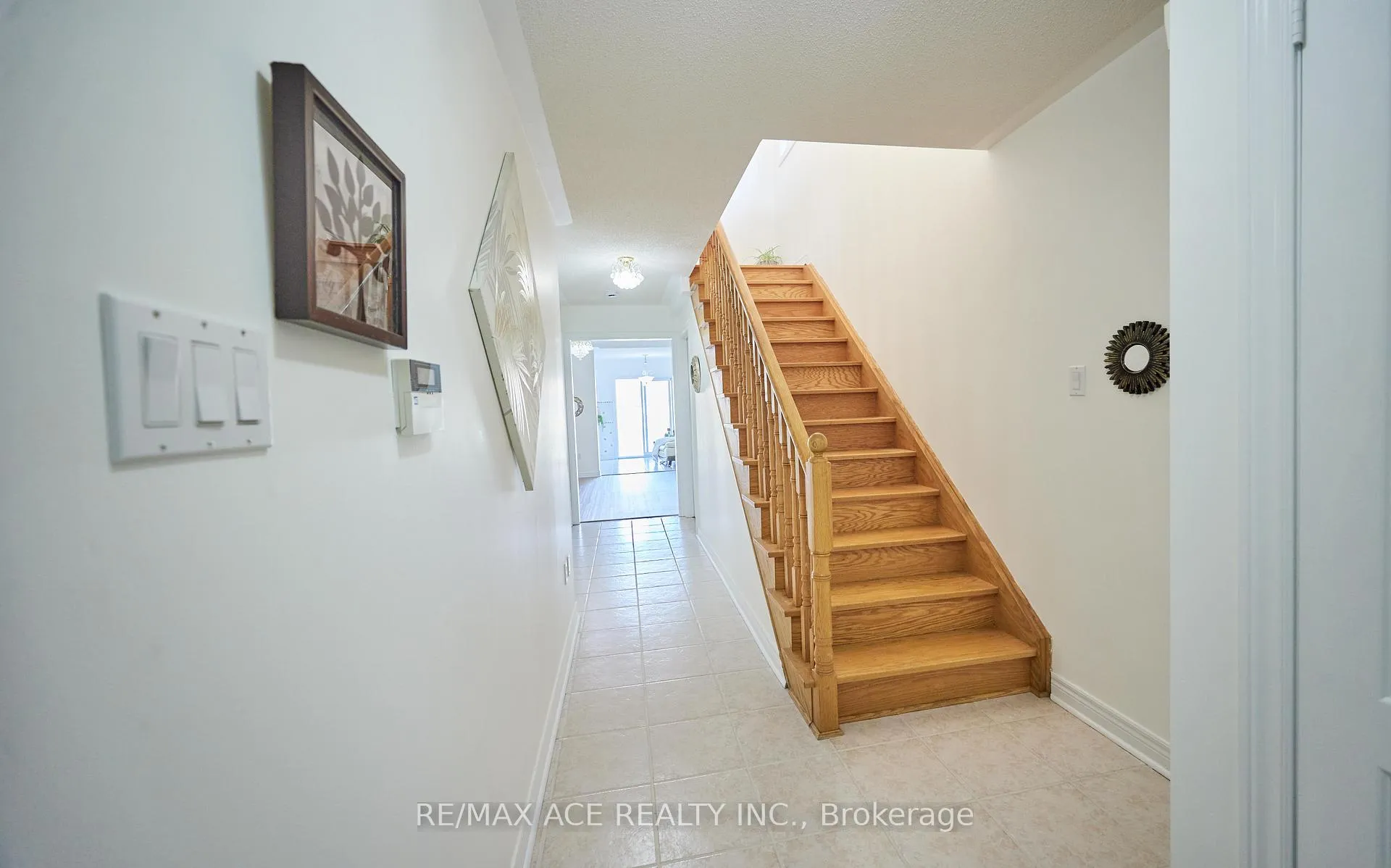 Photo 5 of 7130 Para Place, Mississauga, Meadowvale Village — HOMEH