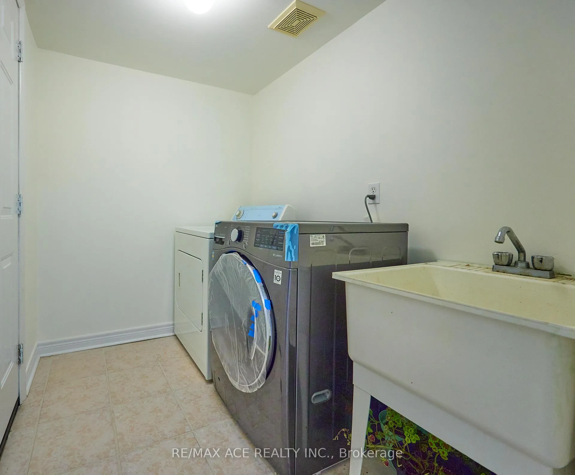 Photo 17 of 7130 Para Place, Mississauga, Meadowvale Village — HOMEH