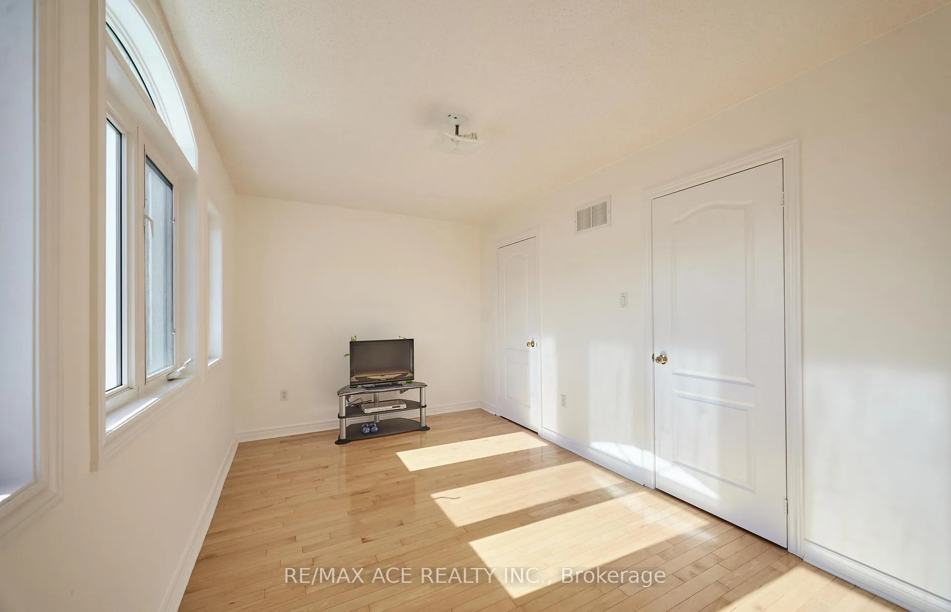 Photo 23 of 7130 Para Place, Mississauga, Meadowvale Village — HOMEH