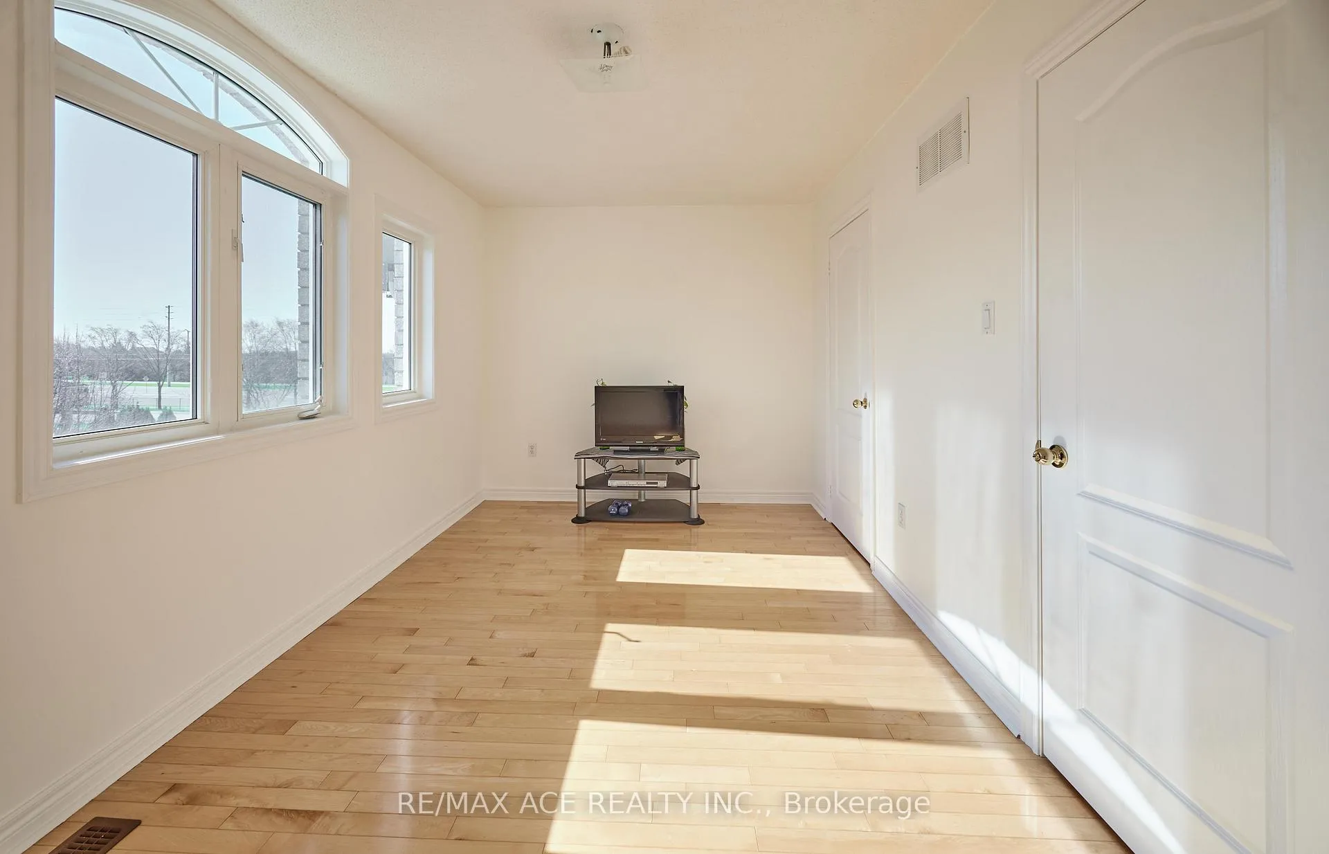 Photo 24 of 7130 Para Place, Mississauga, Meadowvale Village — HOMEH